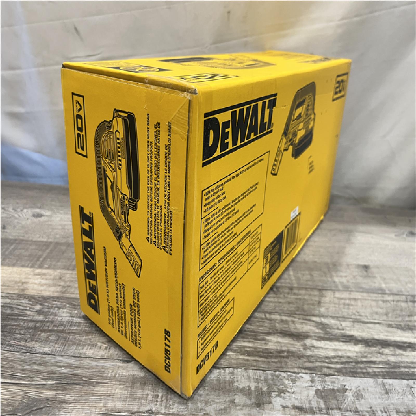 NEW - DEWALT 20V MAX Cordless 1/2 Gal. Wet/Dry Portable Vacuum (Tool-Only)