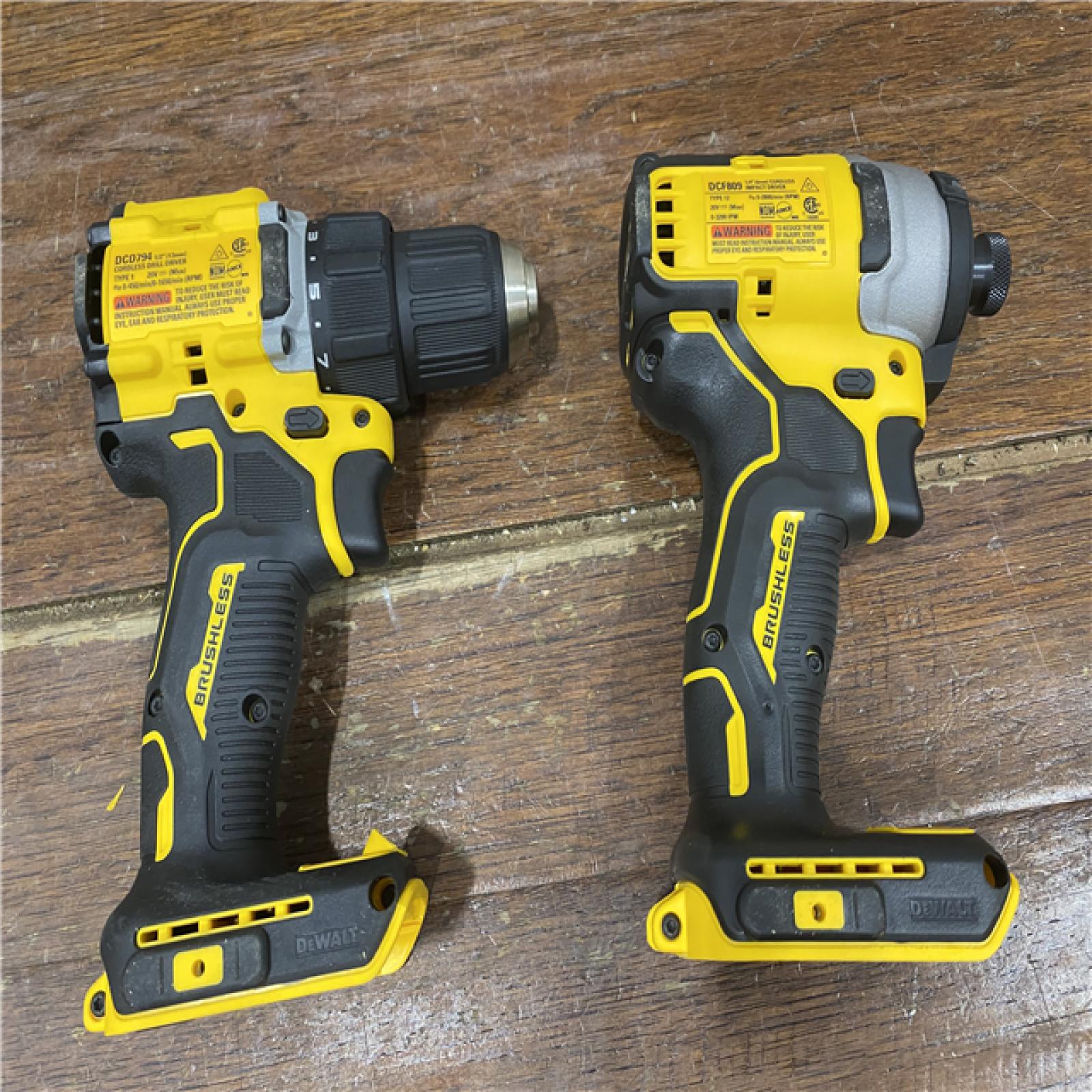 AS-IS DEWALT ATOMIC 20-Volt MAX Lithium-Ion Cordless Combo Kit (2-Tool) with (2) 2.0Ah Batteries, Charger and Bag