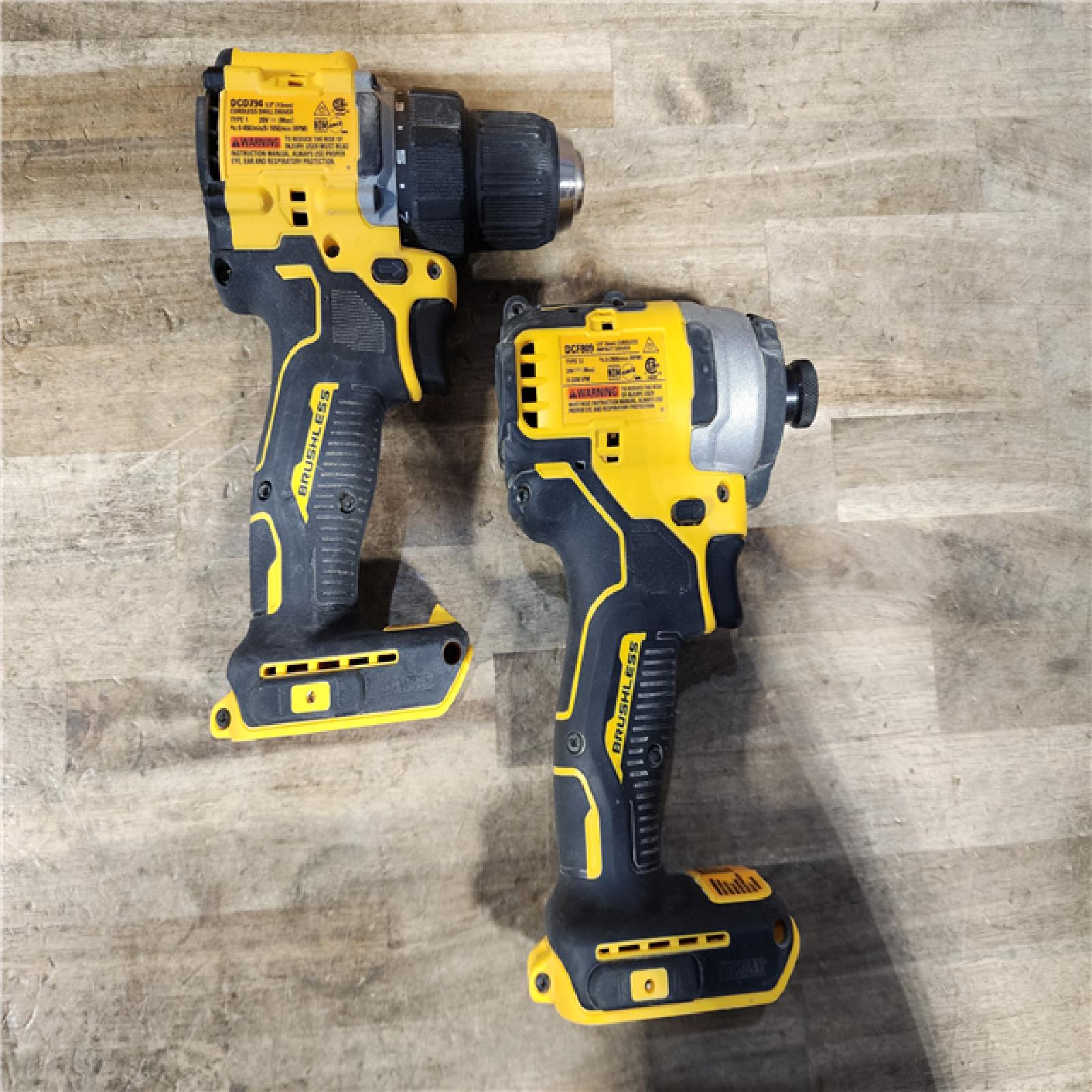 HOUSTON LOCATION - AS-IS Dewalt DCK225D2 20V MAX ATOMIC Brushless Compact Lithium-Ion 1/2 in. Cordless Drill Driver and 1/4 in. Impact Driver Combo Kit with 2 Batteries 2 Ah