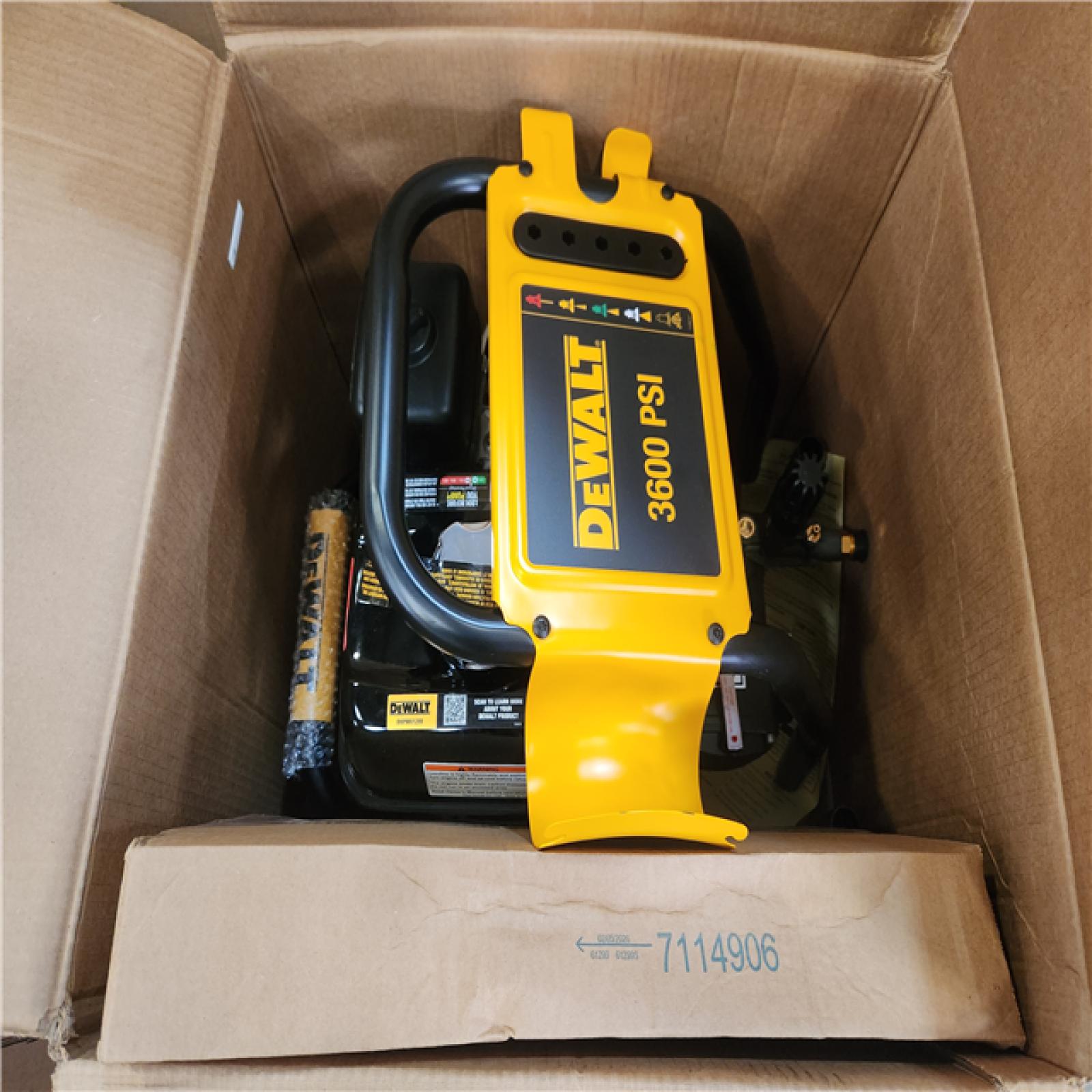 Phoenix NEW DEWALT 3600 PSI 2.5 GPM Cold Water Gas Professional Pressure Washer with HONDA GX200 Engine