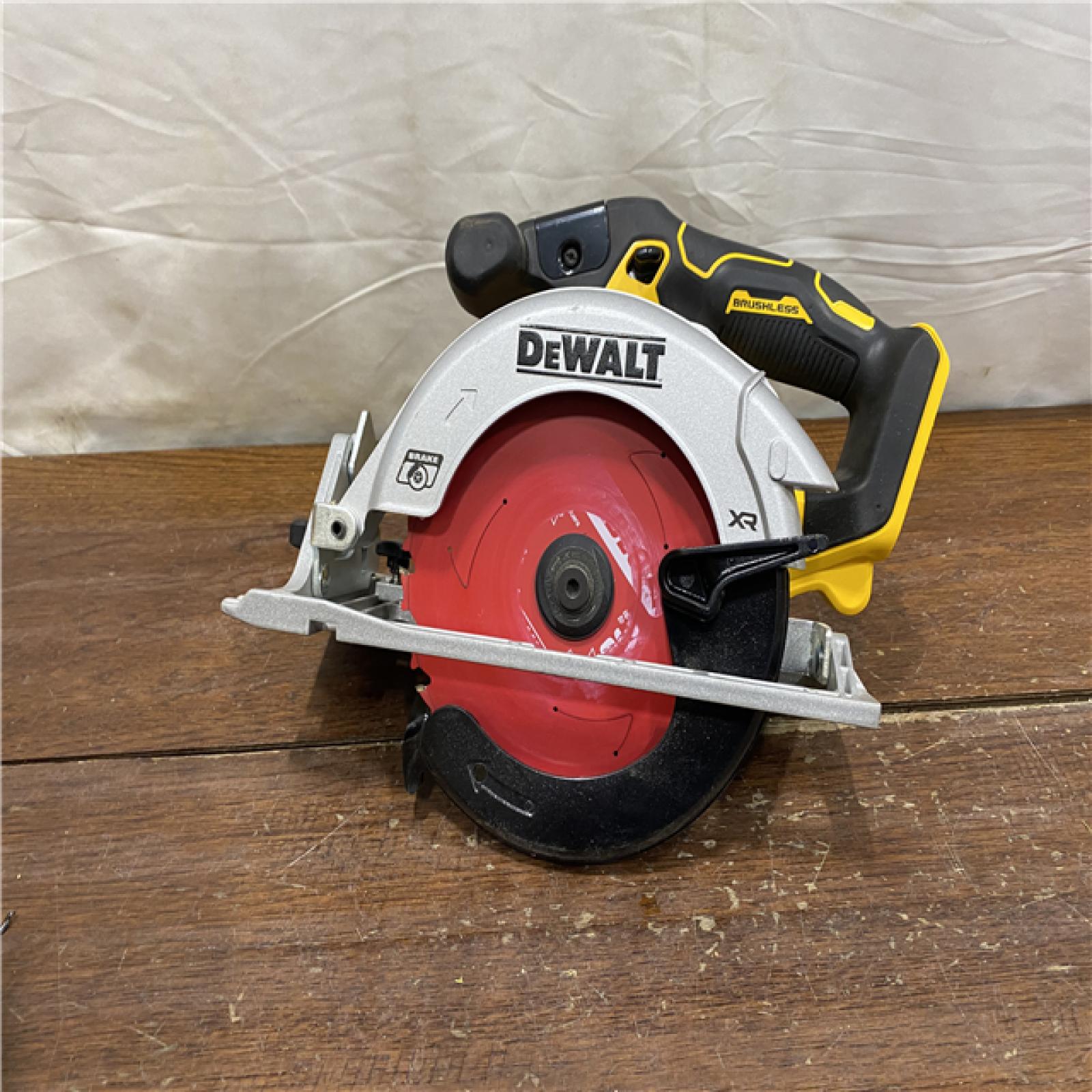 AS-IS DeWALT DCS565B 20V Max Brushless 6.5   Cordless Circular Saw