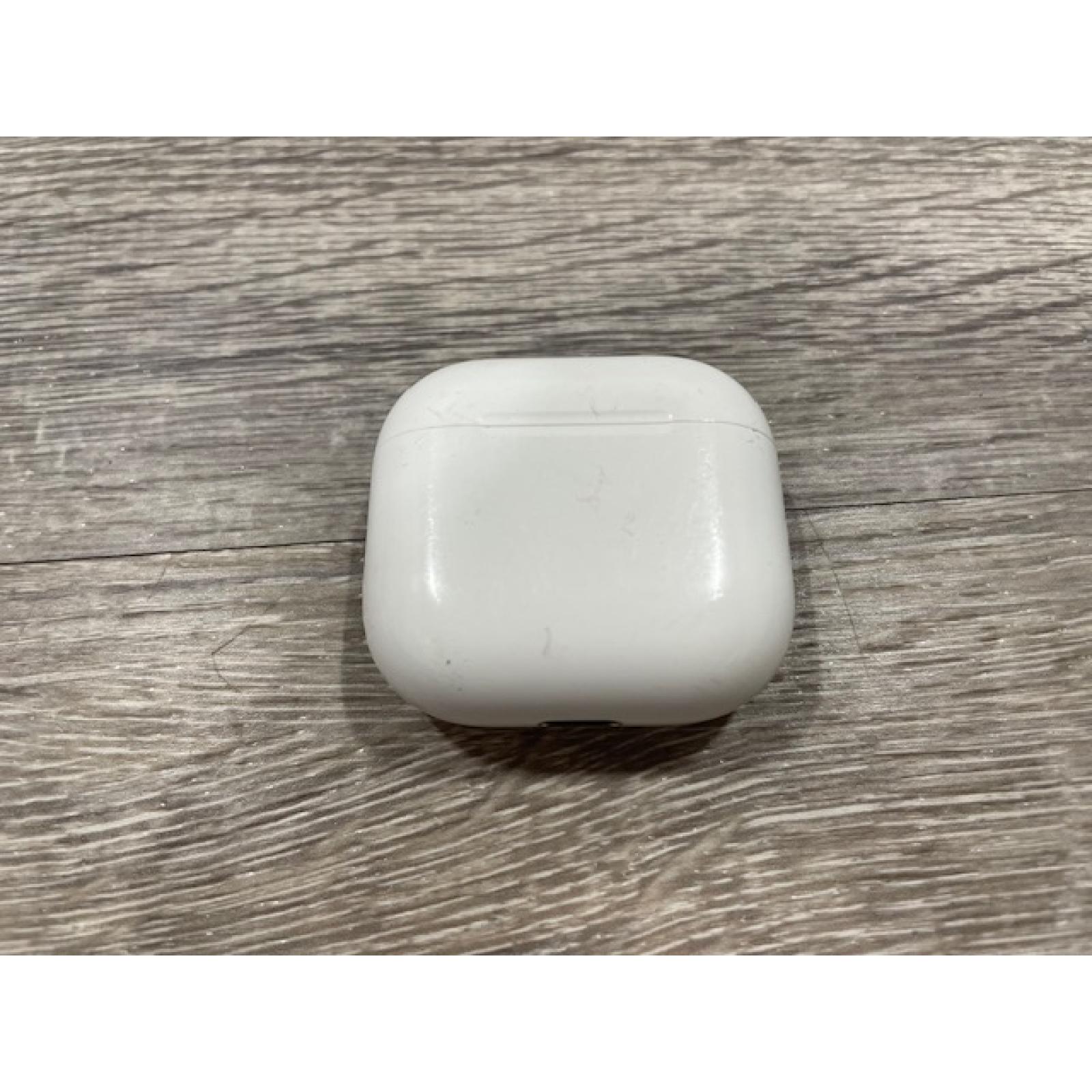AS-IS Apple Airpods 4 Wireless Charging Case