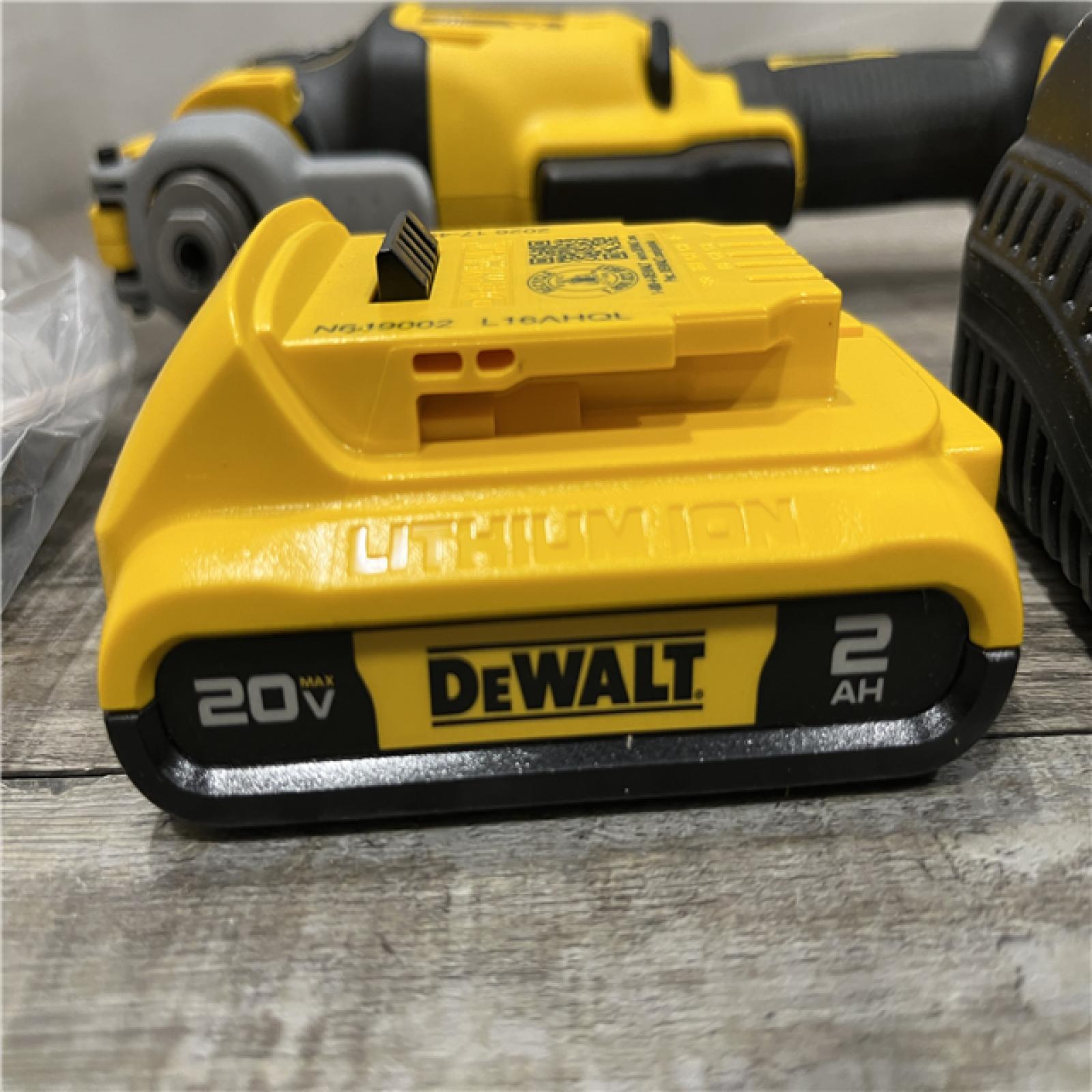 AS-IS DEWALT 20V MAX XR Cordless Brushless 3-Speed Oscillating Multi Tool Kit