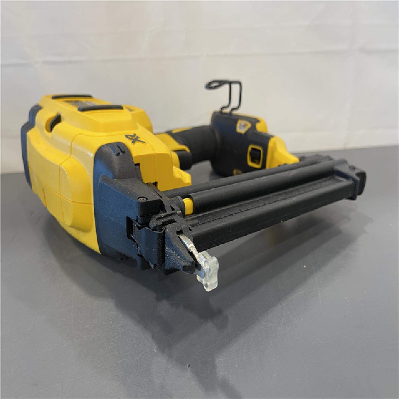 Like New! - DeWalt 20V MAX XR Lithium-Ion Electric Cordless 18-Gauge Brad Nailer (Tool Only)