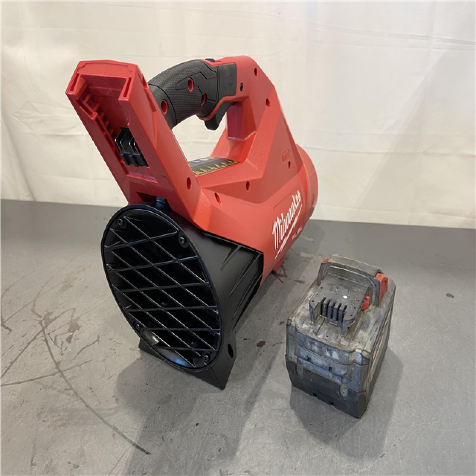 AS-IS - Milwaukee M18 FUEL 120 MPH 500 CFM 18V Brushless Cordless Battery Powered Leaf Blower Kit
