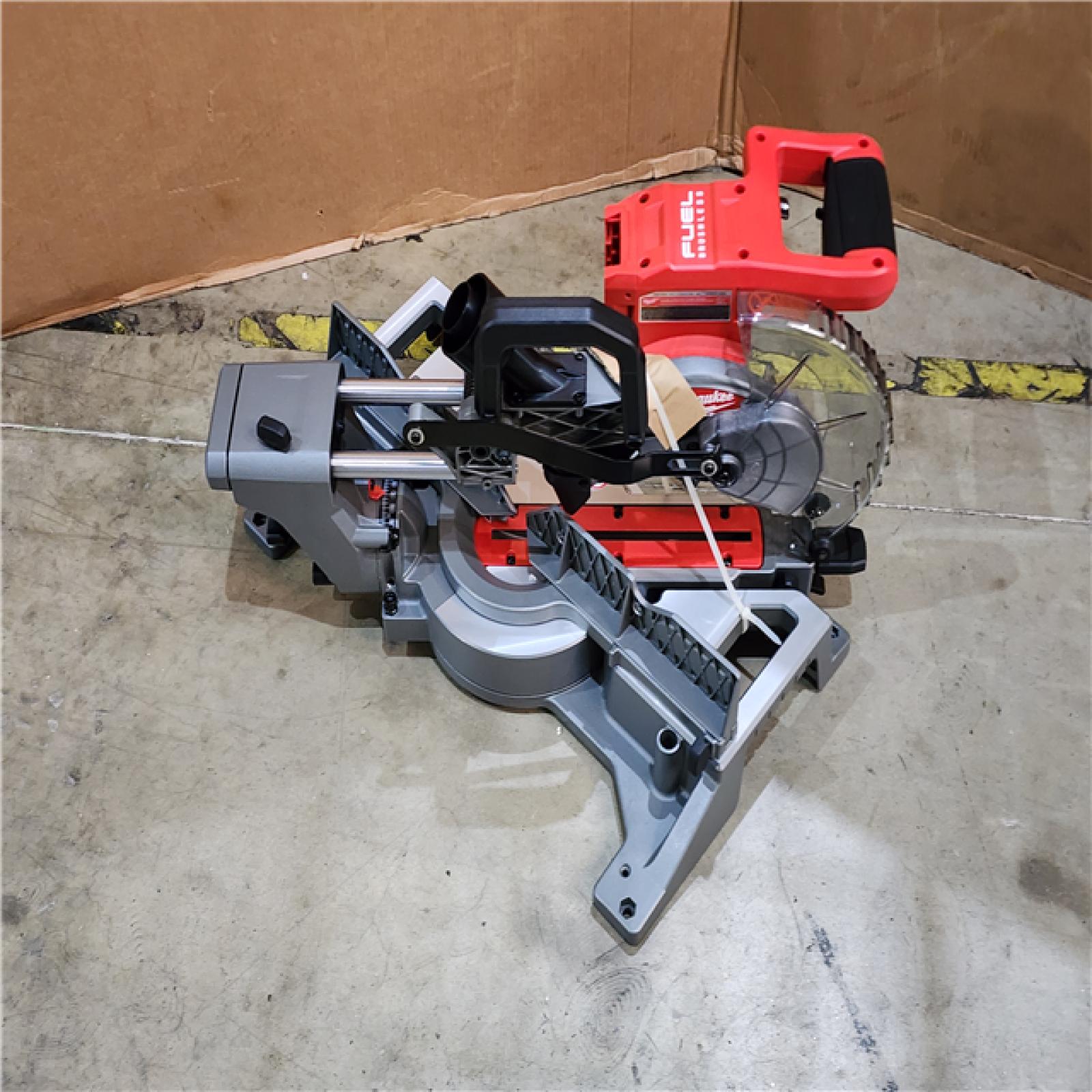 HOUSTON LOCATION - AS-IS (APPEARS LIKE NEW) Milwaukee M18 FUEL 7-1/4 in. Cordless Brushless Dual-Bevel Sliding Compound Miter Saw (Tool Only)