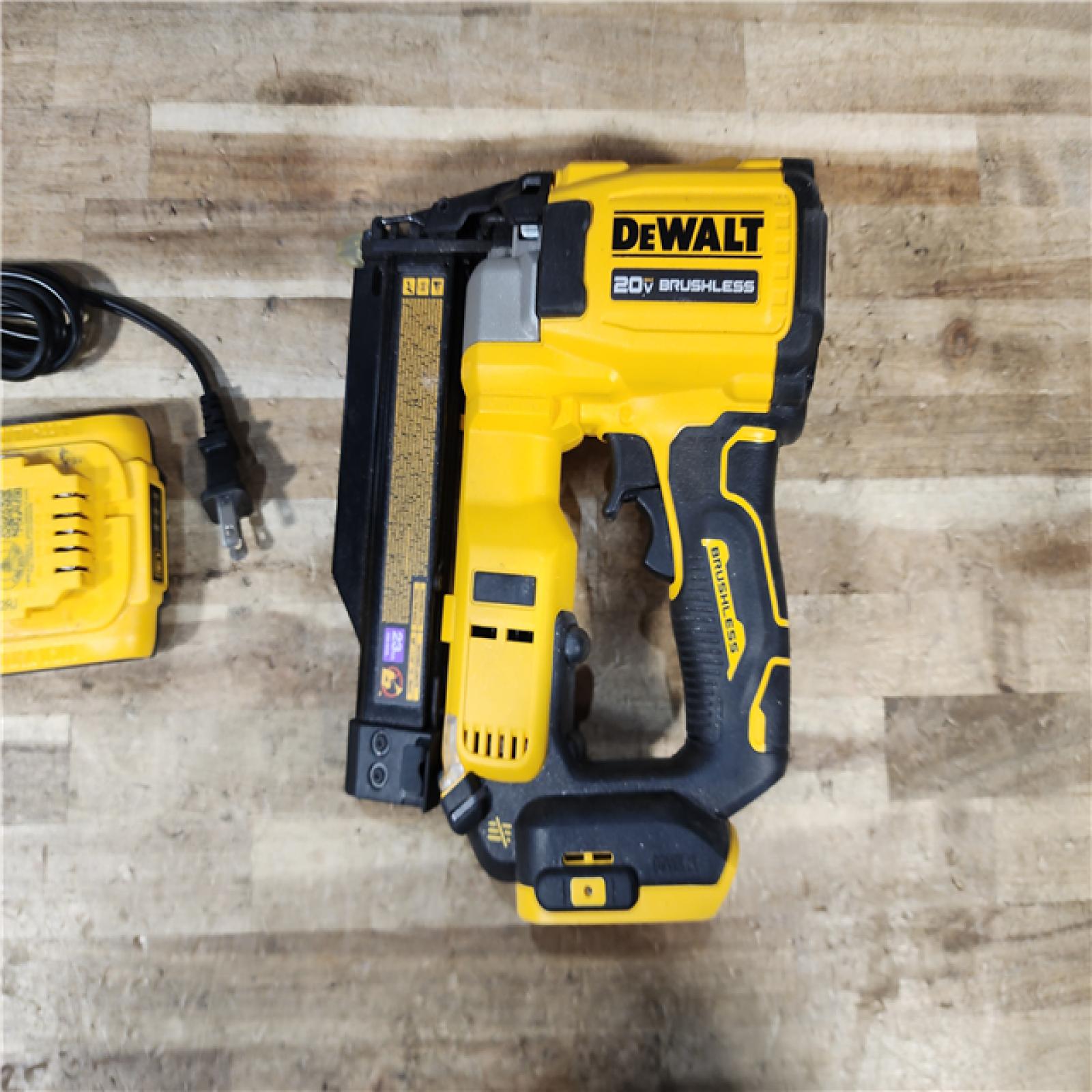 HOUSTON LOCATION - AS - IS DEWALT ATOMIC 20V MAX Lithium Ion Cordless 23 Gauge Pin Nailer Kit