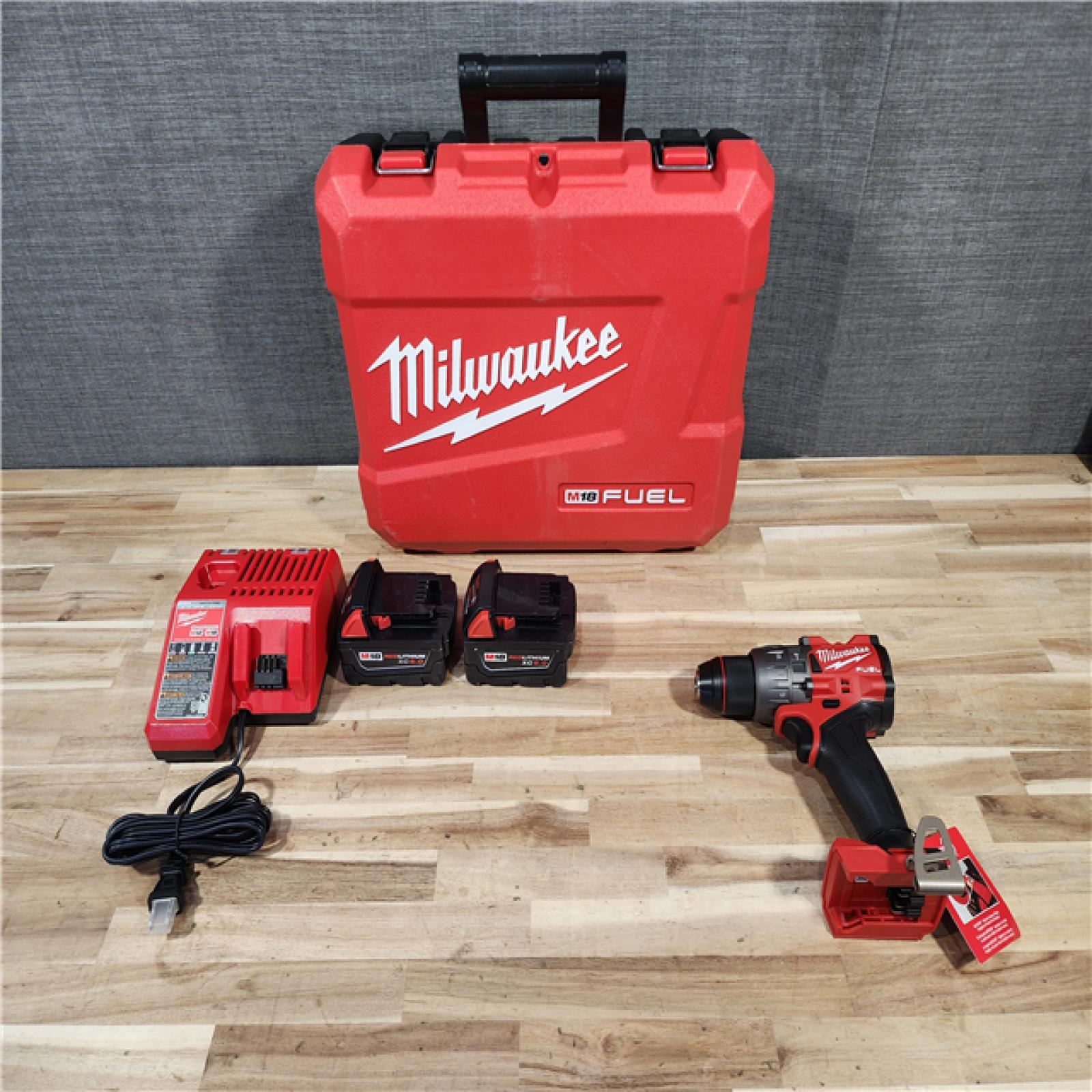 HOUSTON LOCATION - AS-IS (APPEARS LIKE NEW) Milwaukee FUEL 18V Lithium-Ion Brushless Cordless 1/2 in. Hammer Drill Driver Kit