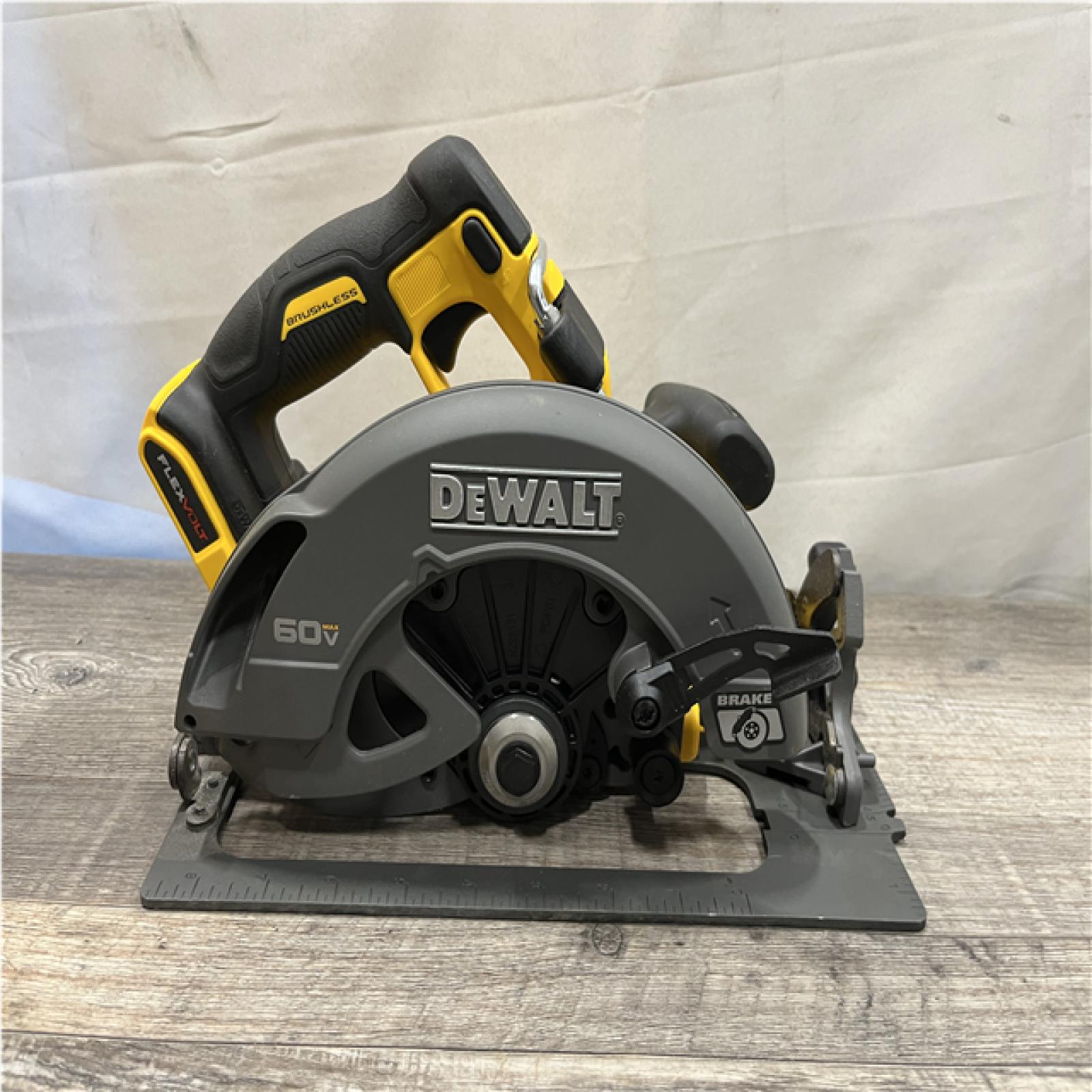 AS-IS DEWALT FLEXVOLT 60V MAX Cordless Brushless 7-1/4 in. Circular Saw with Brake (Tool Only)