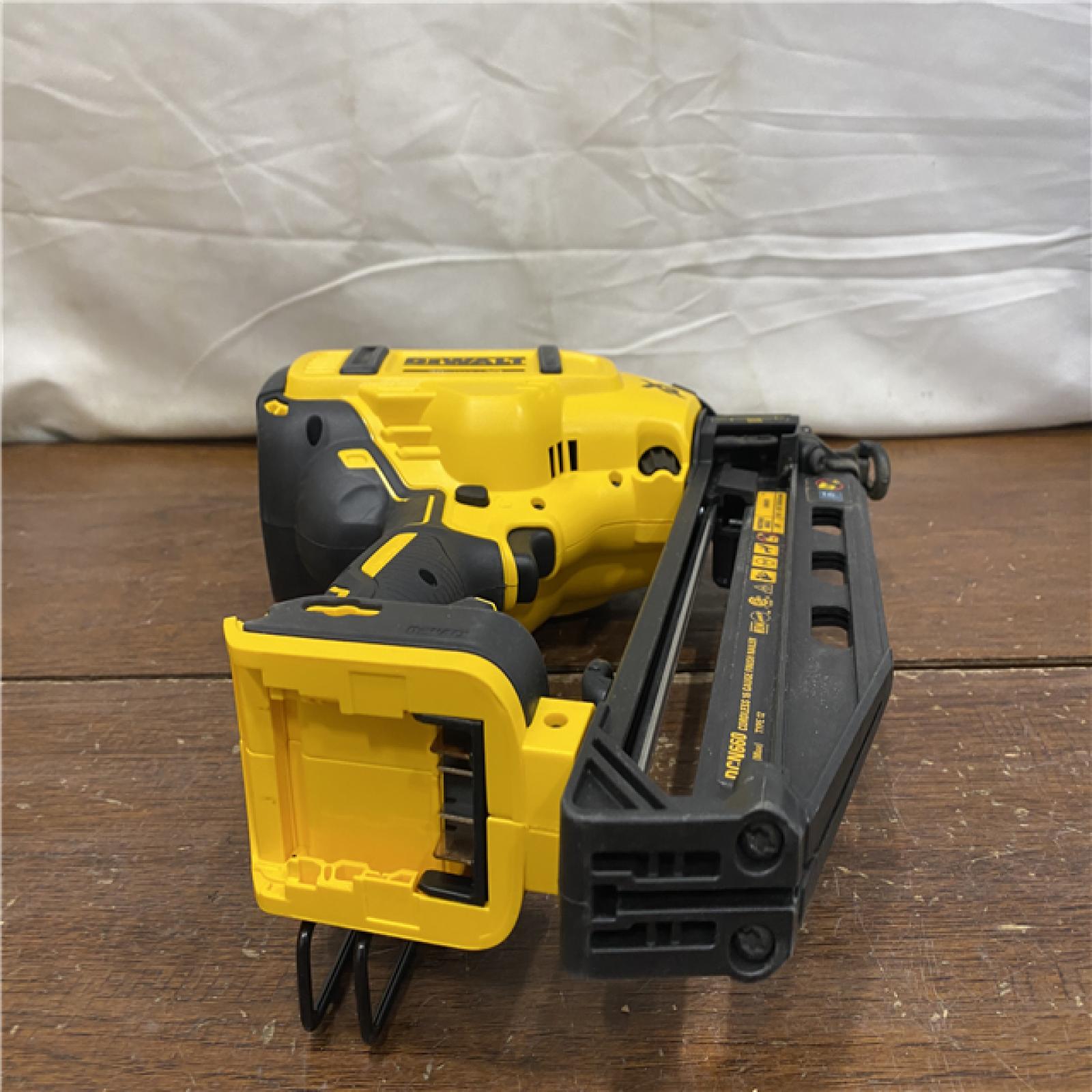 AS-IS DeWalt DCN660D1 20V 16 Gauge Cordless Angled Finish Nailer Kit W/ 2Ah Battery