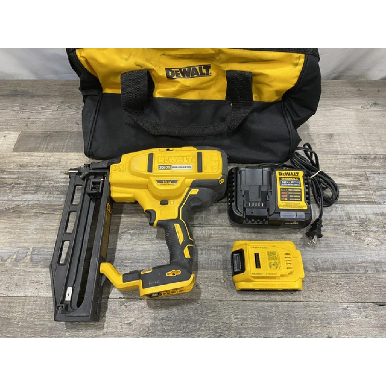 AS-IS DEWALT 20V MAX XR Lithium-Ion 16-Gauge Cordless Finish Nailer Kit