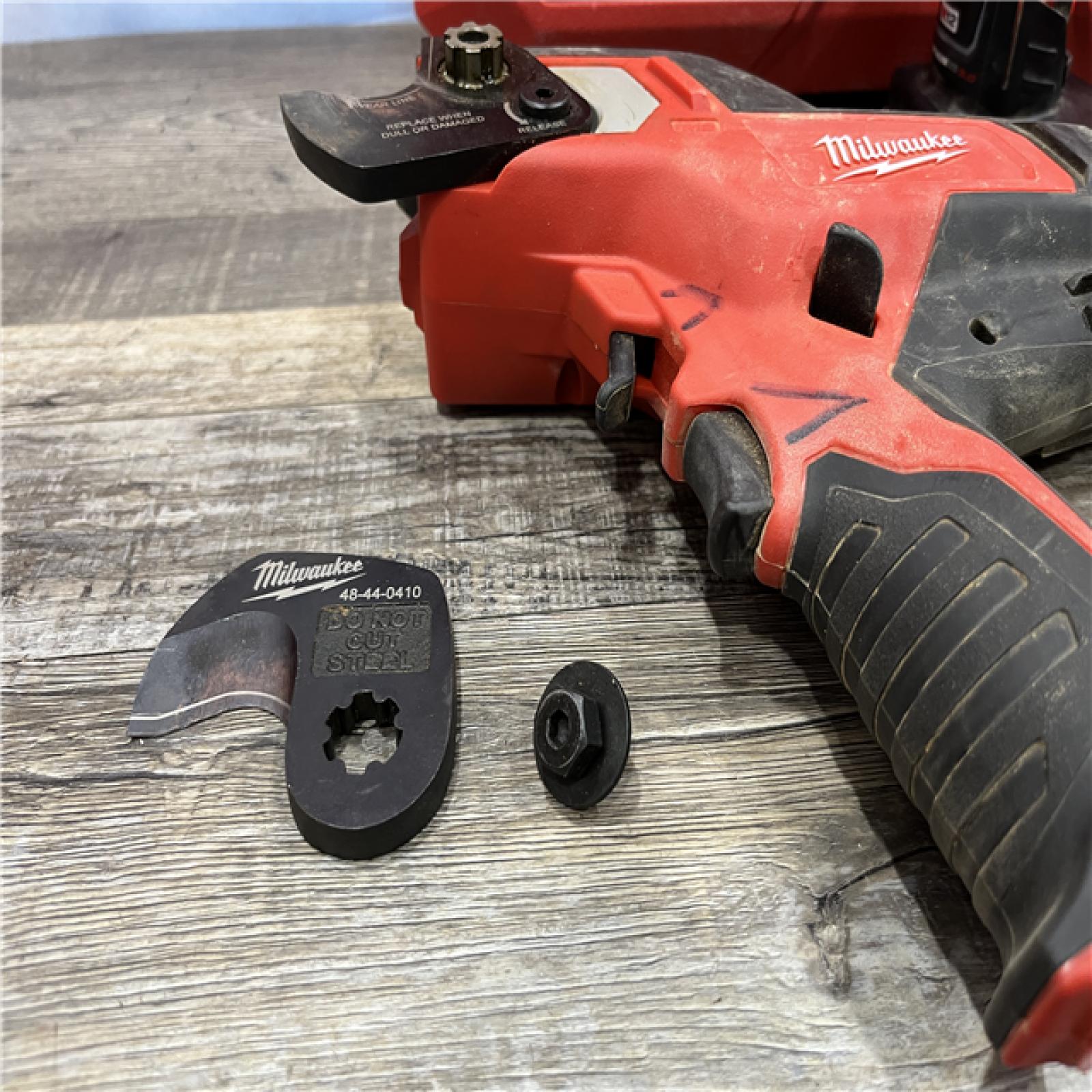 AS-IS Milwaukee 12V Lithium-Ion Cordless 600 MCM Cable Cutter Kit