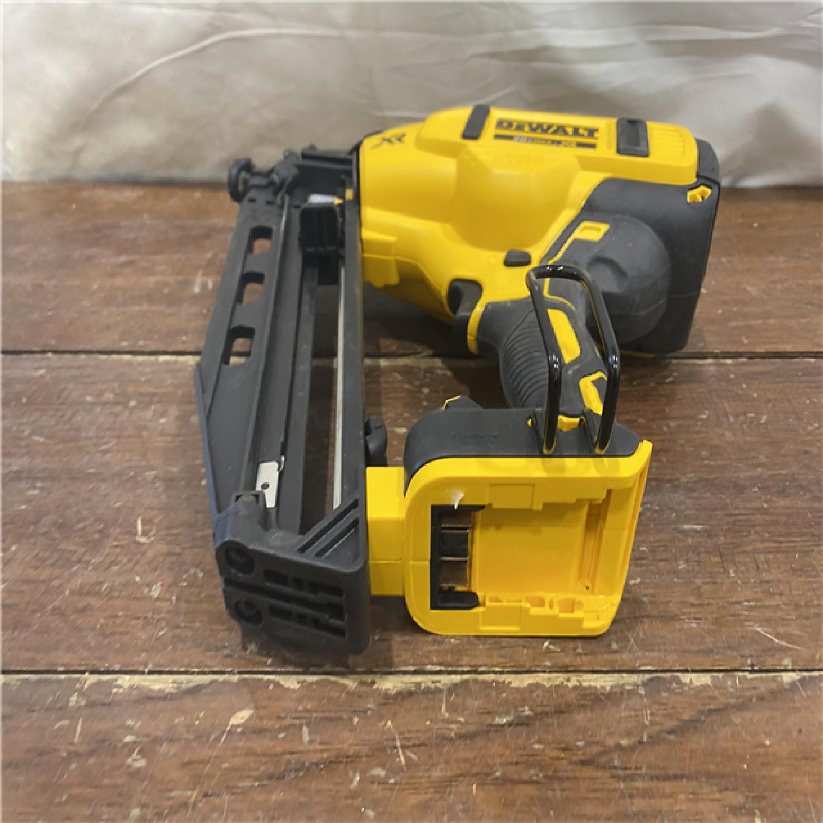AS-IS  DeWalt DCN660D1 20V 16 Gauge Cordless Angled Finish Nailer Kit W/ 2Ah Battery