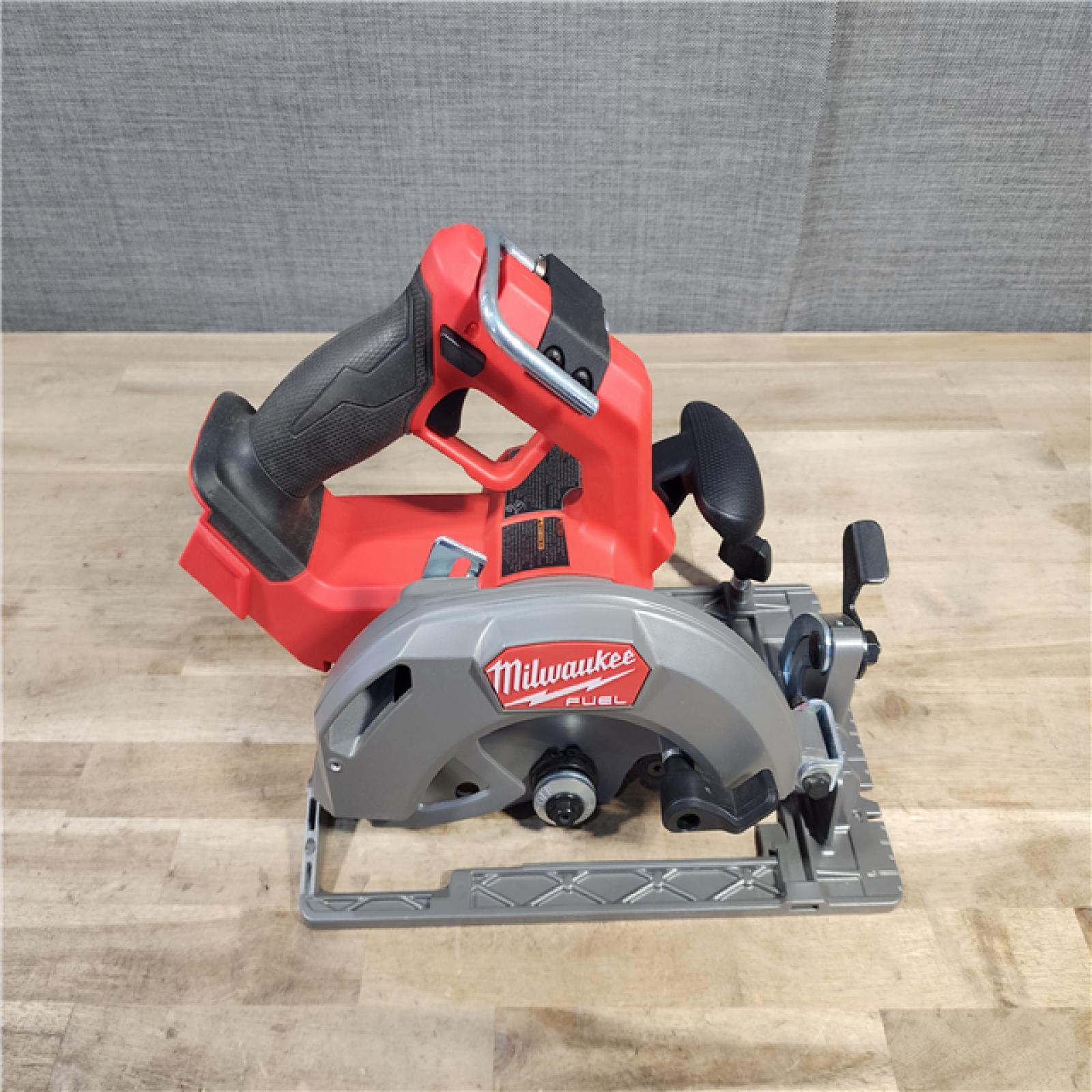 HOUSTON LOCATION - AS-IS Milwaukee M18 FUEL 7-1/4 Inch Circular Saw (Bare Tool)