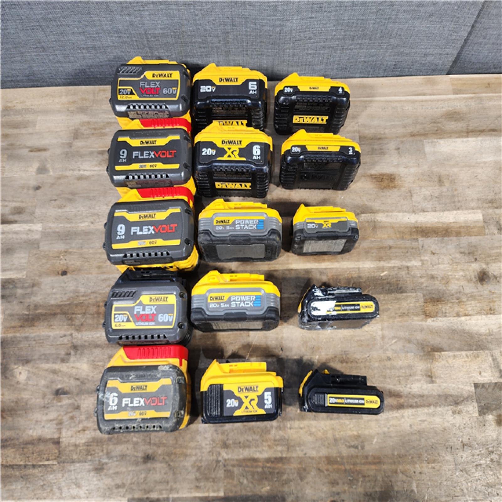 HOUSTON LOCATION - AS-IS DEWALT BATTERY PACK QTY - 15