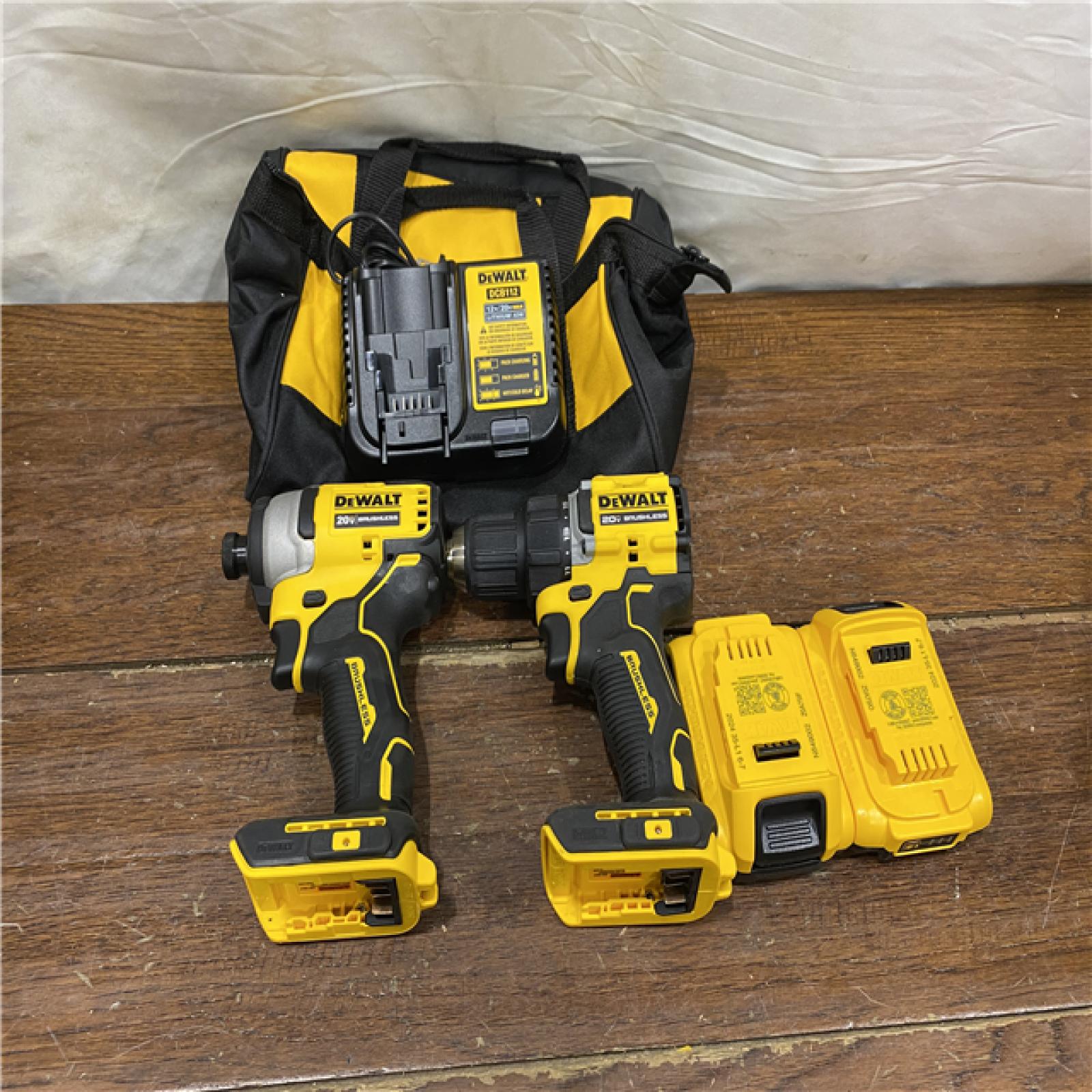 AS-IS DEWALT ATOMIC 20-Volt MAX Lithium-Ion Cordless Combo Kit (2-Tool) with (2) 2.0Ah Batteries, Charger and Bag