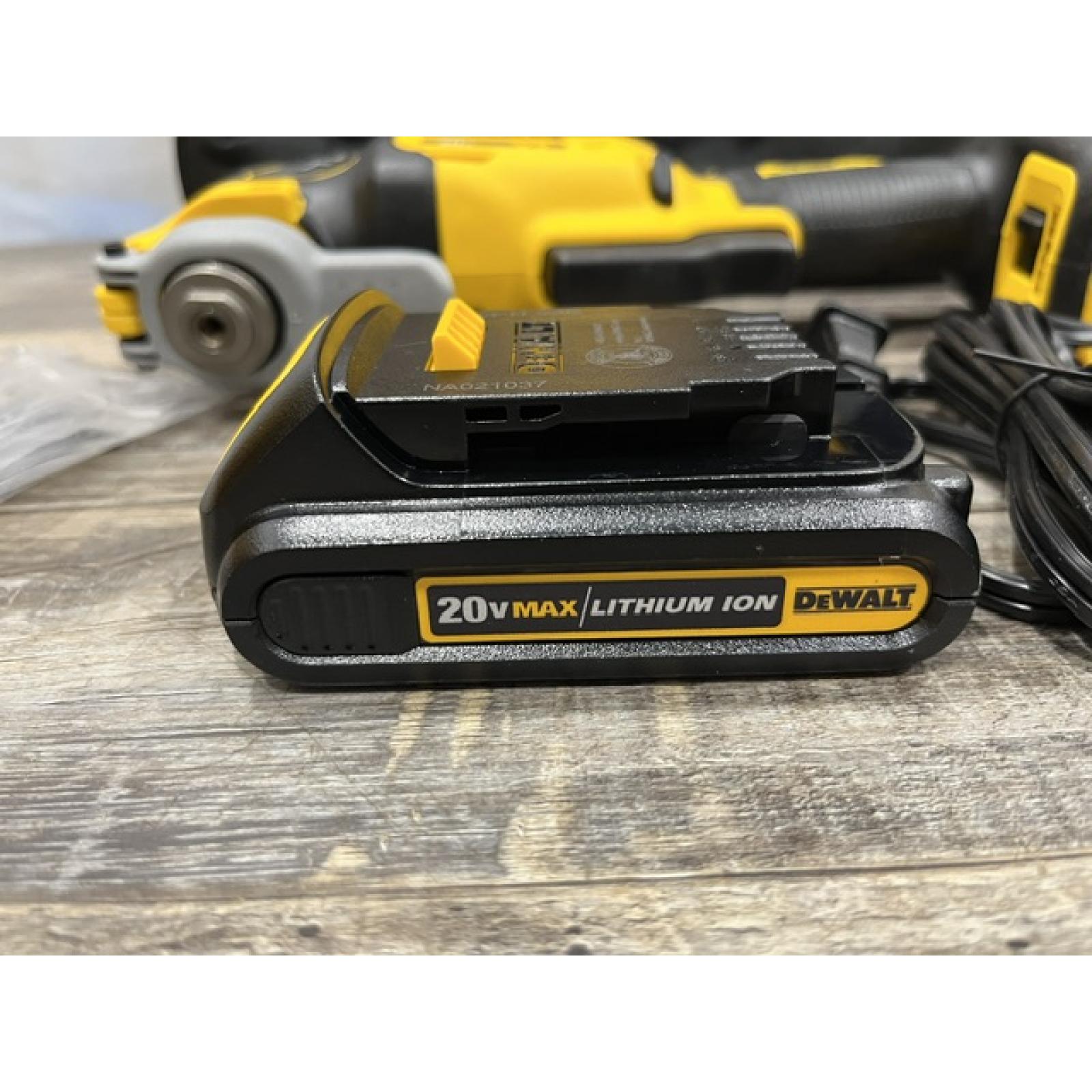 AS-IS DEWALT 20V MAX XR Cordless Brushless 3-Speed Oscillating Multi Tool Kit