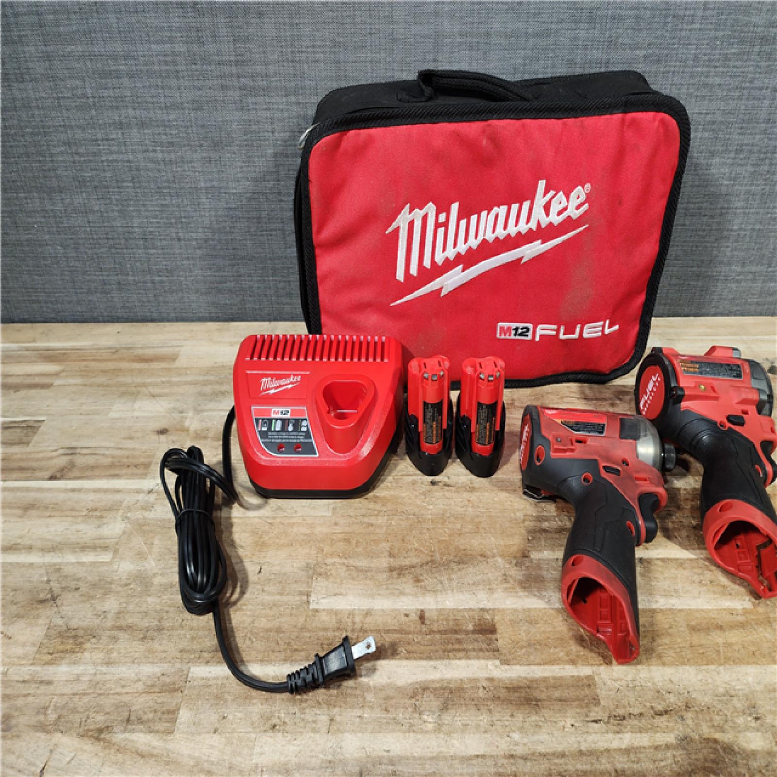 HOUSTON LOCATION - AS - IS Milwaukee 2 Tool Combo Kit W/ (2) Battery & Charger