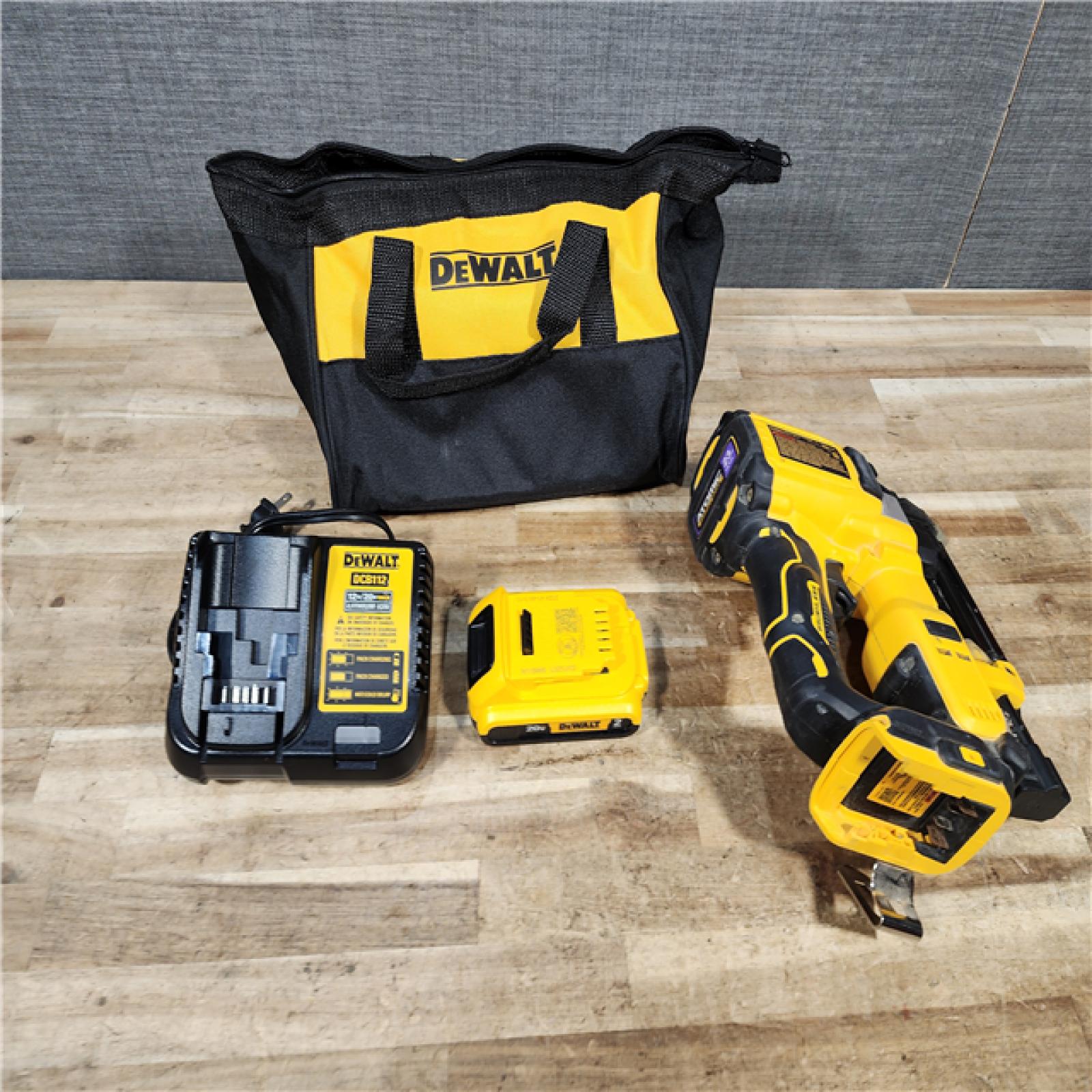 HOUSTON LOCATION - AS - IS DEWALT ATOMIC 20V MAX Lithium Ion Cordless 23 Gauge Pin Nailer Kit