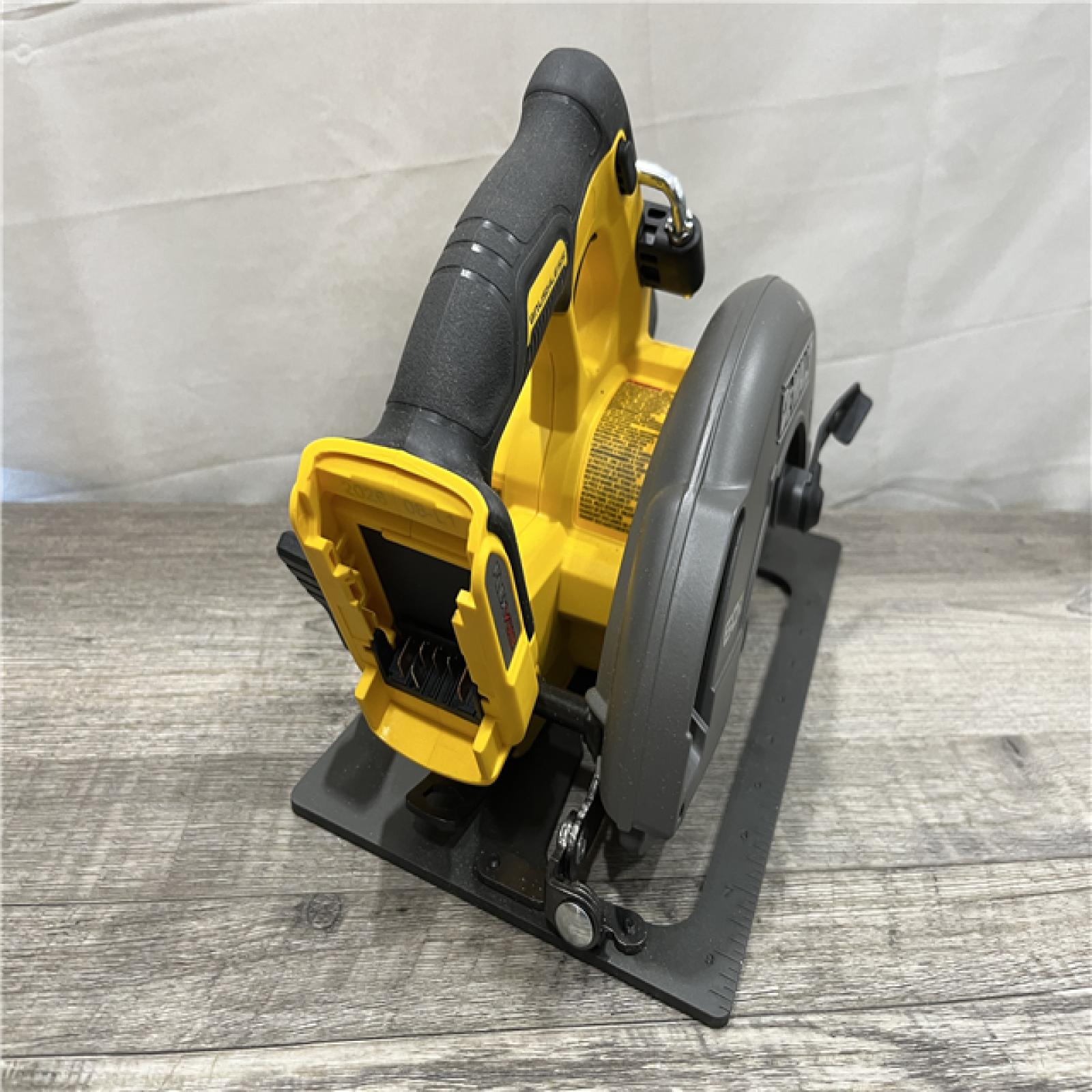 AS-IS DEWALT FLEXVOLT 60V MAX Cordless Brushless 7-1/4 in. Circular Saw with Brake (Tool Only)