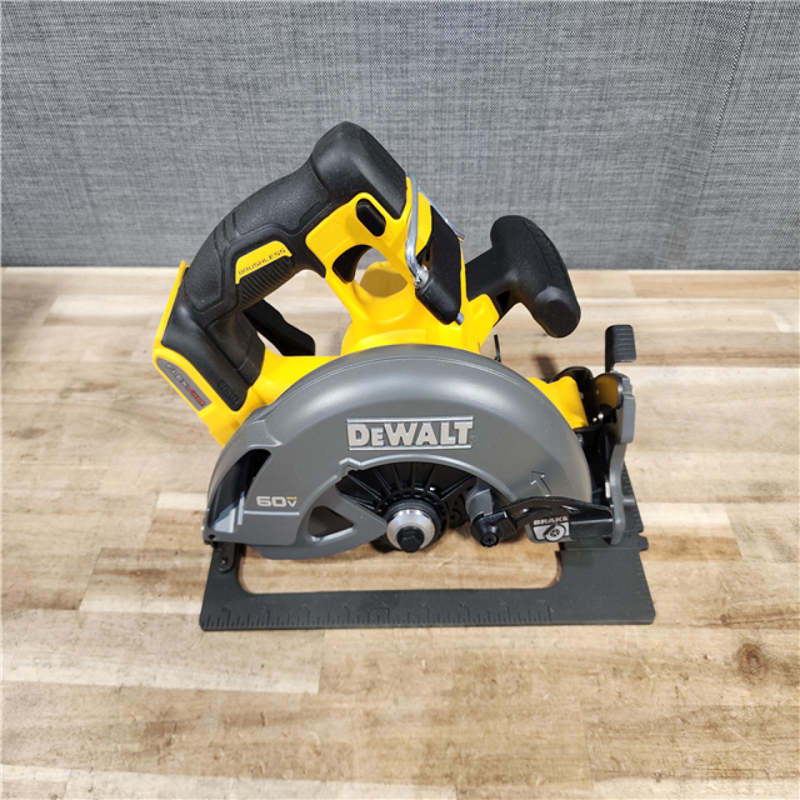 HOUSTON LOCATION - AS-IS (APPEARS LIKE NEW) DEWALT FLEXVOLT 60V MAX Cordless Brushless 7-1/4 in. Circular Saw with Brake (Tool Only)