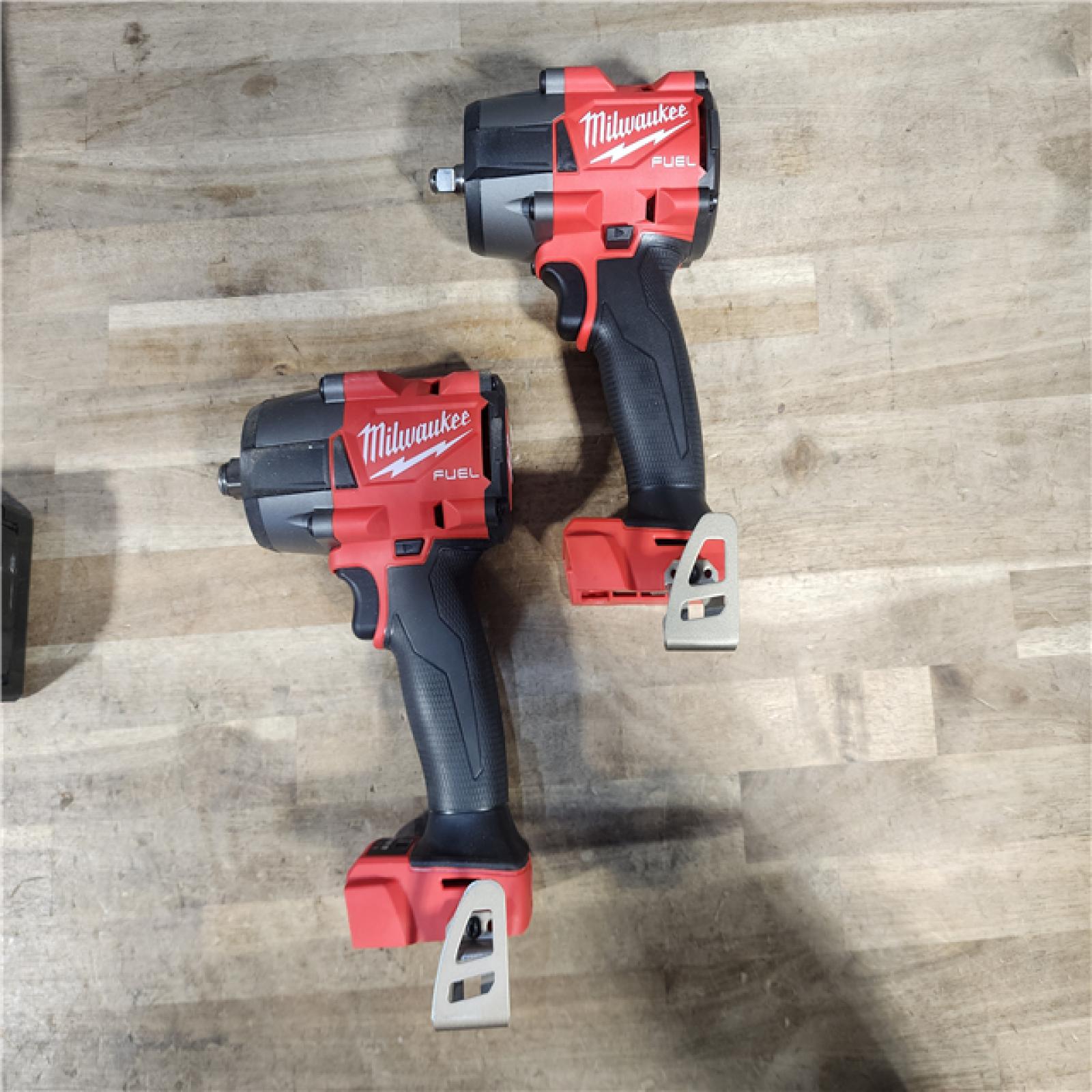 HOUSTON LOCATION - AS-IS MILWAUKEE 2 TOOL COMBO KIT W/ (2) BATTERY & CHARGER