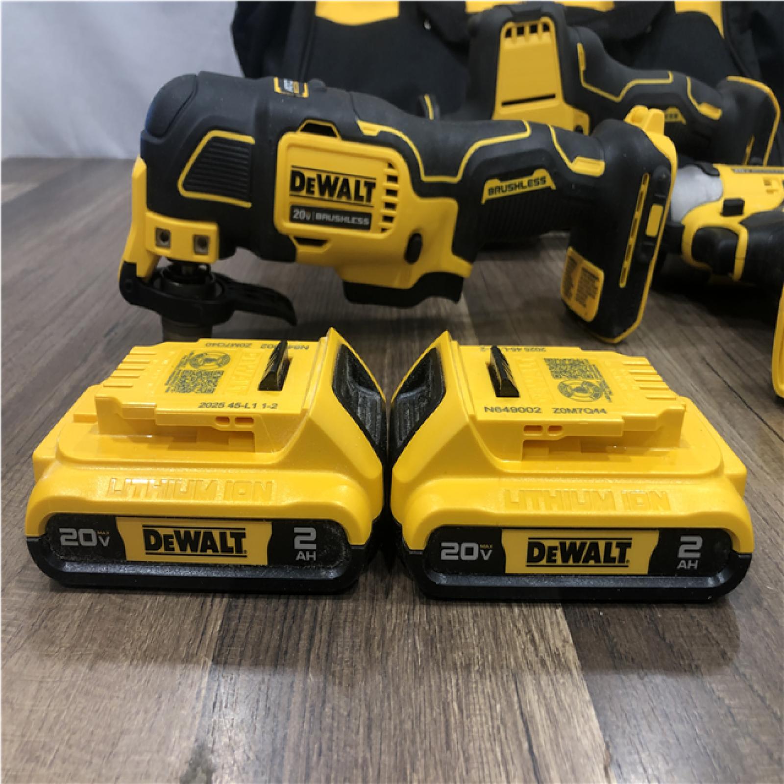AS-IS DEWALT ATOMIC 20-Volt Lithium-Ion Cordless Brushless (4-Tool) Combo Kit