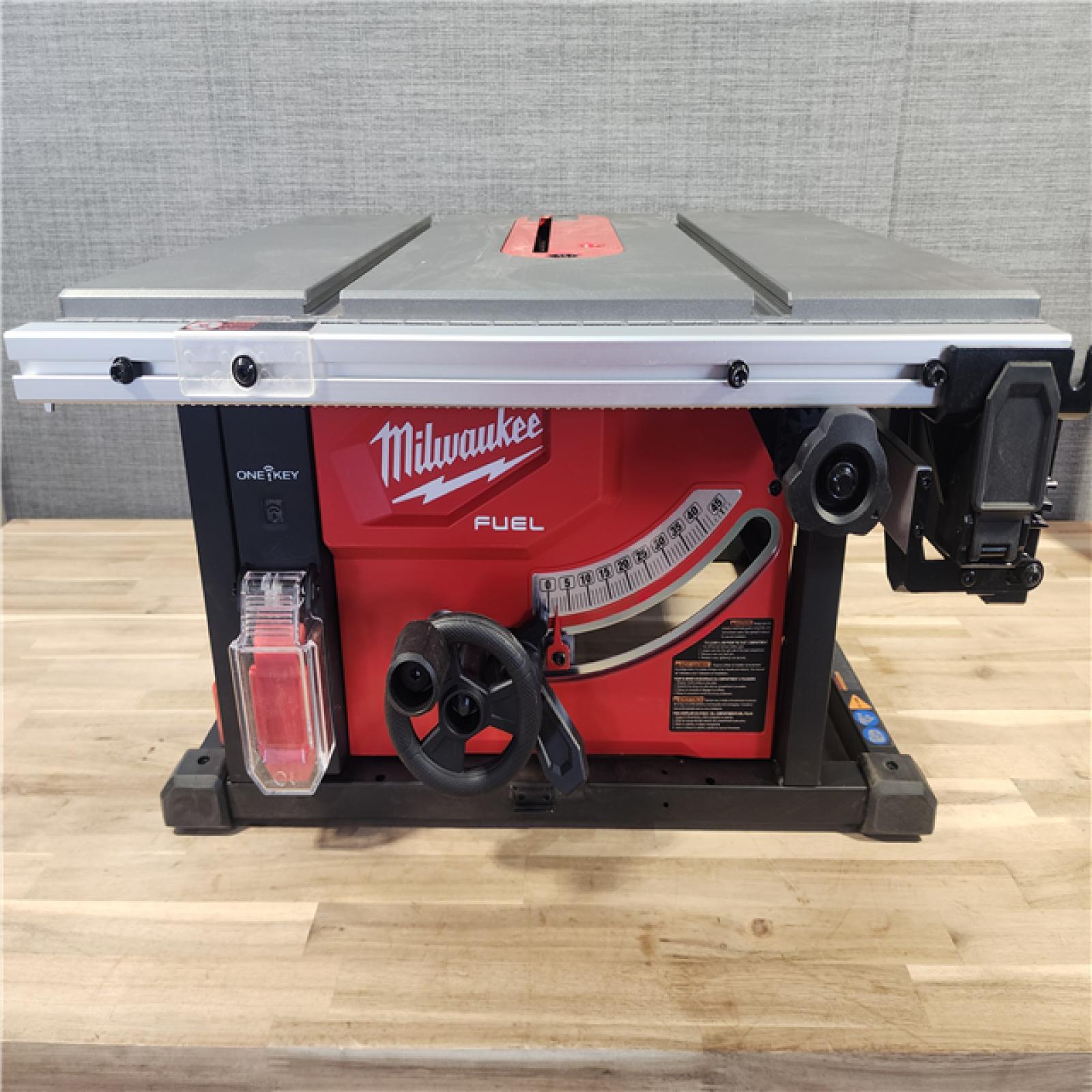 HOUSTON LOCATION - AS-IS Milwaukee M18 FUEL ONE-KEY 18- Volt Lithium-Ion Brushless Cordless 8-1/4 in. Table Saw Kit W/(1) 12.0Ah Battery & Rapid Charger