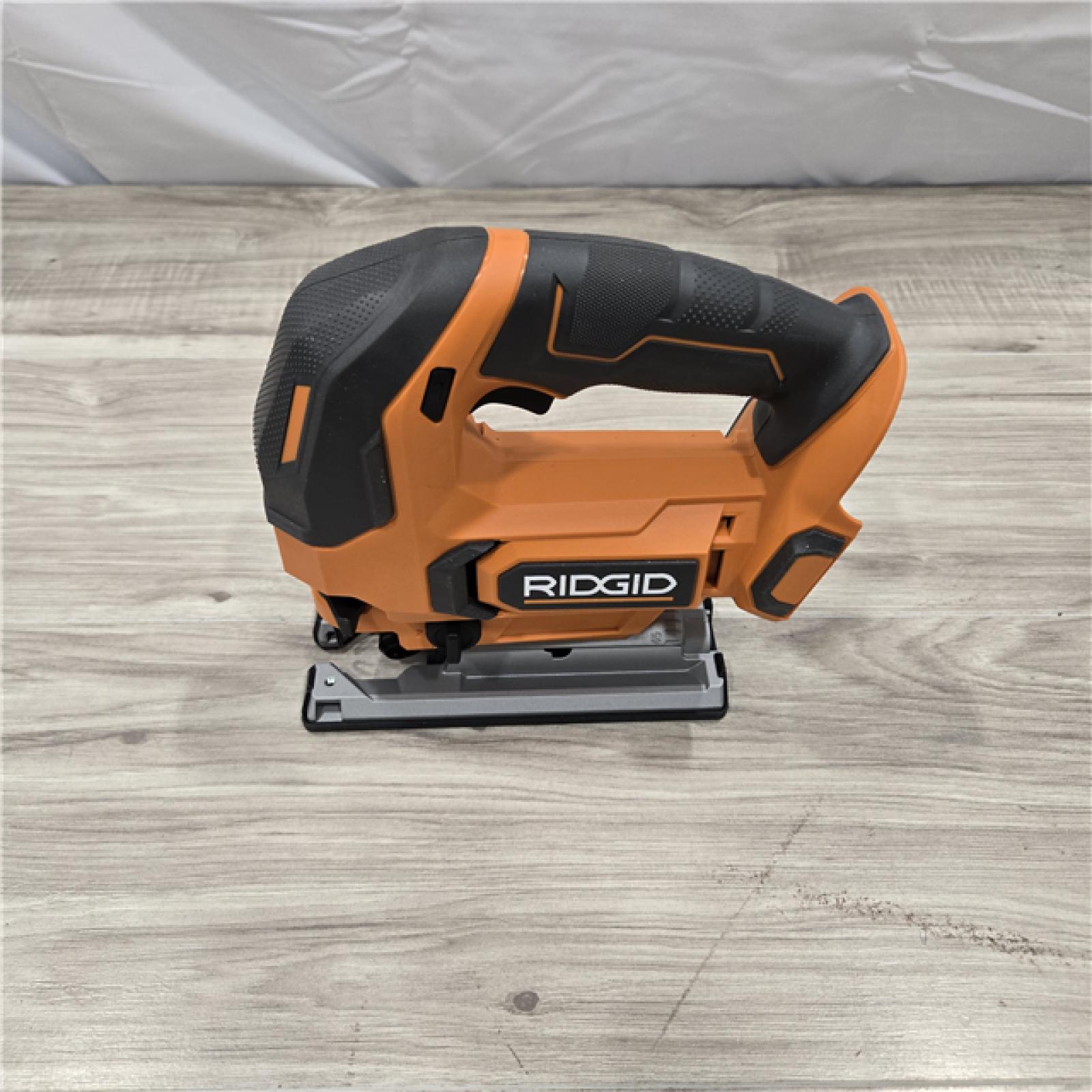 LIKE NEW! - RIDGID 18V Cordless Jig Saw Kit