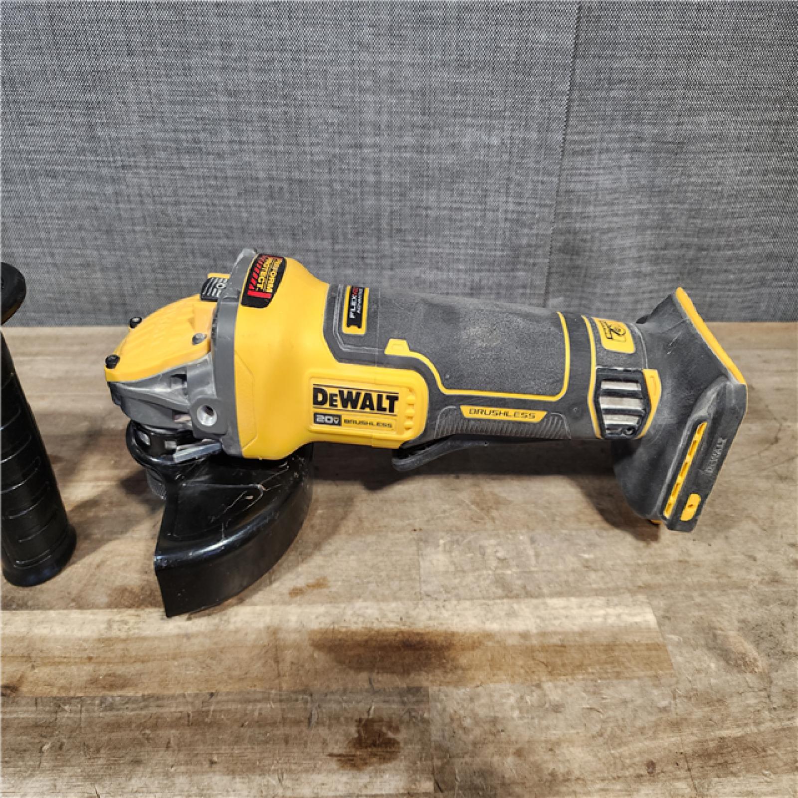 HOUSTON LOCATION - AS-IS DEWALT 20V MAX Cordless Brushless 4.5 - 5 in. Paddle Switch Angle Grinder with FLEXVOLT ADVANTAGE W/ BATTERY & CHARGER