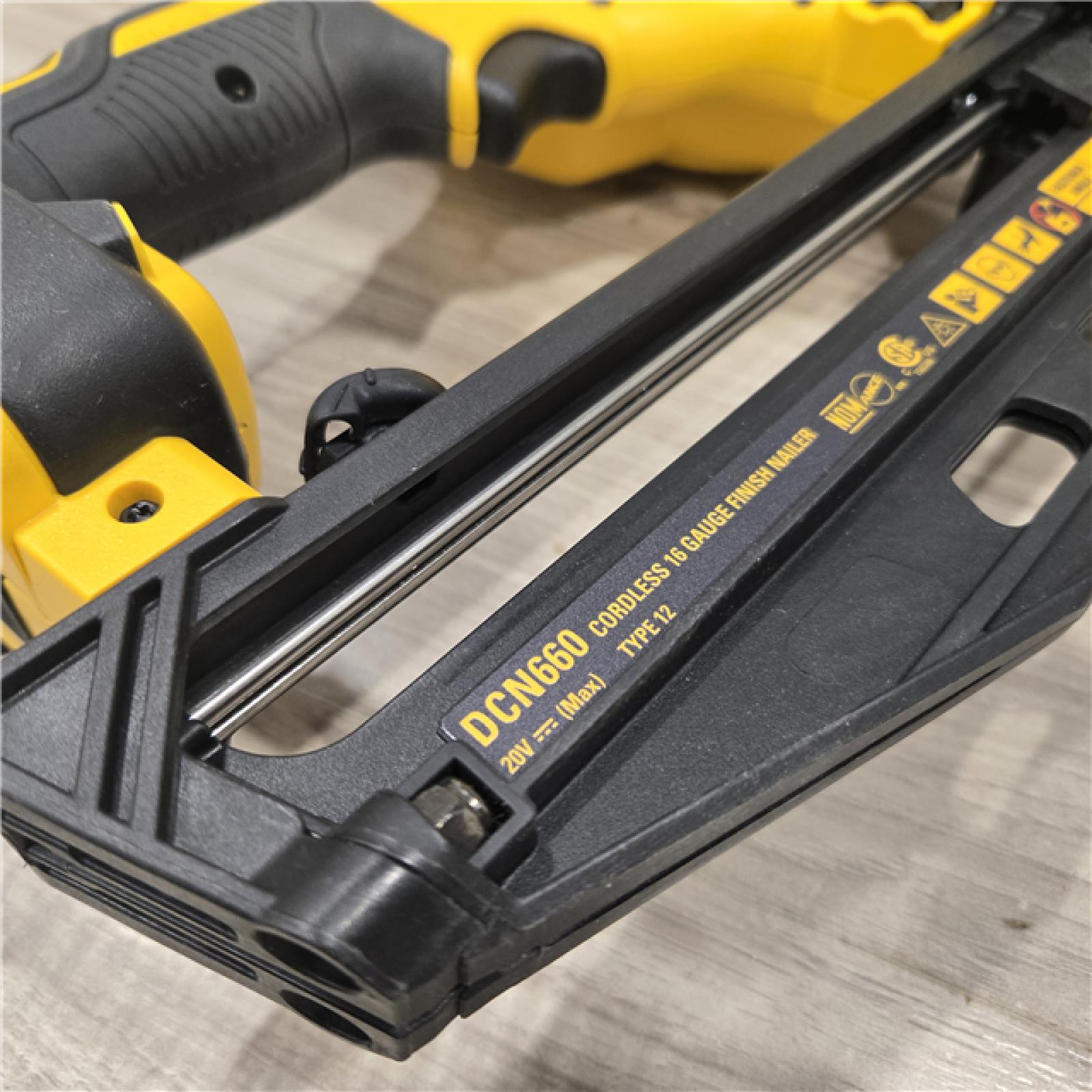AS-IS DeWalt 20V 16 Gauge Cordless Angled Finish Nailer Kit
