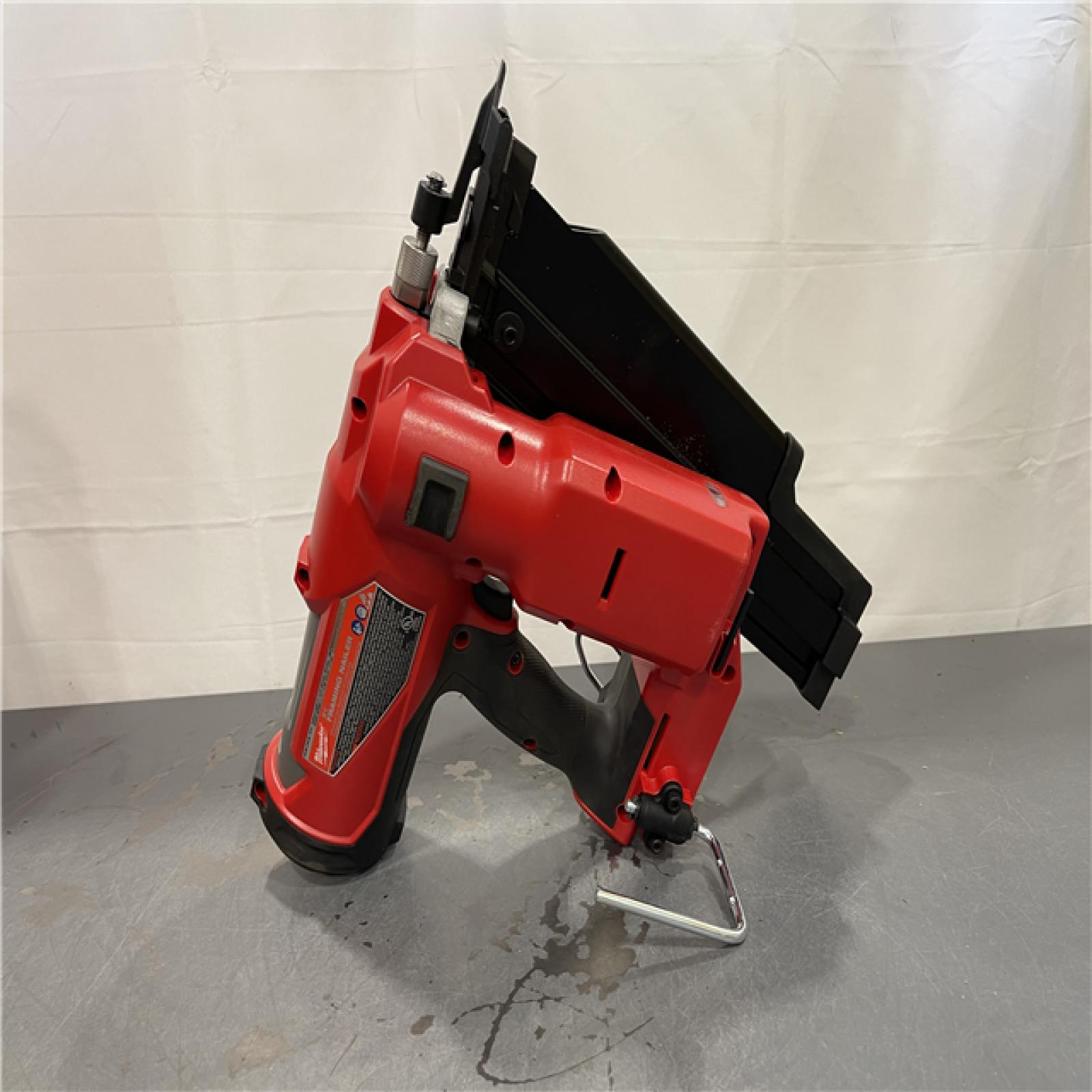AS-IS - Milwaukee M18 FUEL 3-1/2 in. 18V 21-Degree Lithium-Ion Brushless Cordless Framing Nailer