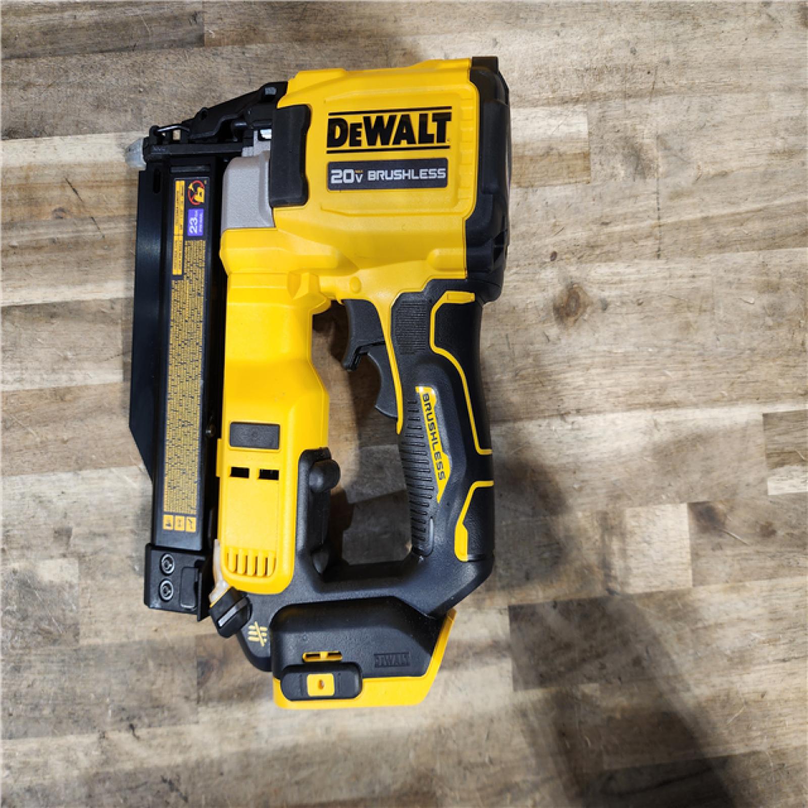 HOUSTON LOCATION - AS-IS DeWalt DCN623D1 20-Volt MAX Atomic Compact Cordless Pin Nailer Kit