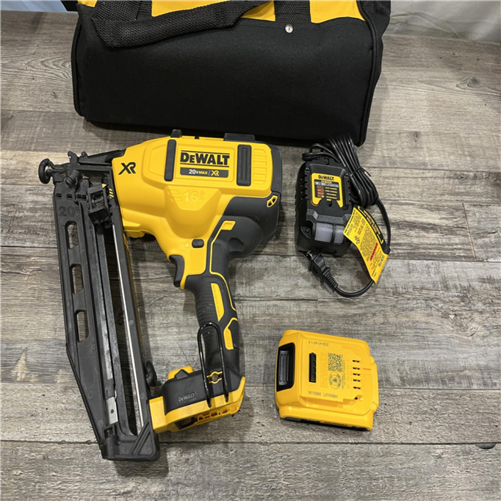 AS-IS DEWALT 20V MAX XR 16-Gauge Electric Cordless Angled Finishing Nailer Kit