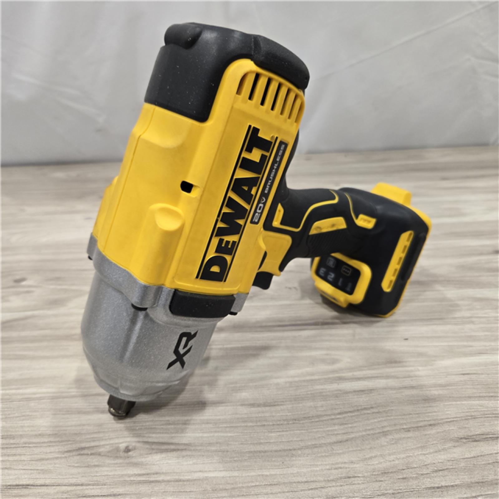 AS-IS Dewalt 20V MAX Lithium-Ion Cordless 1/2 in. Impact Wrench Kit
