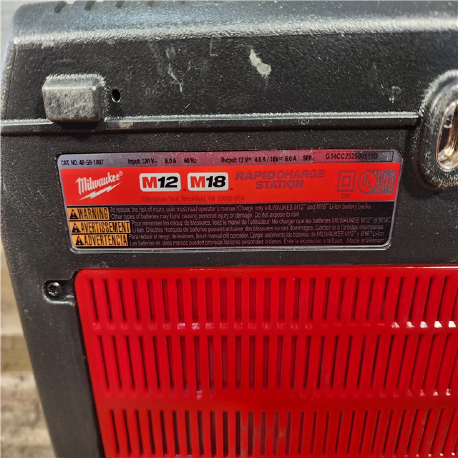 HOUSTON LOCATION - AS-IS Milwaukee 12-Volt/18-Volt Lithium-Ion Multi-Voltage 6-Port Sequential Rapid Battery Charger