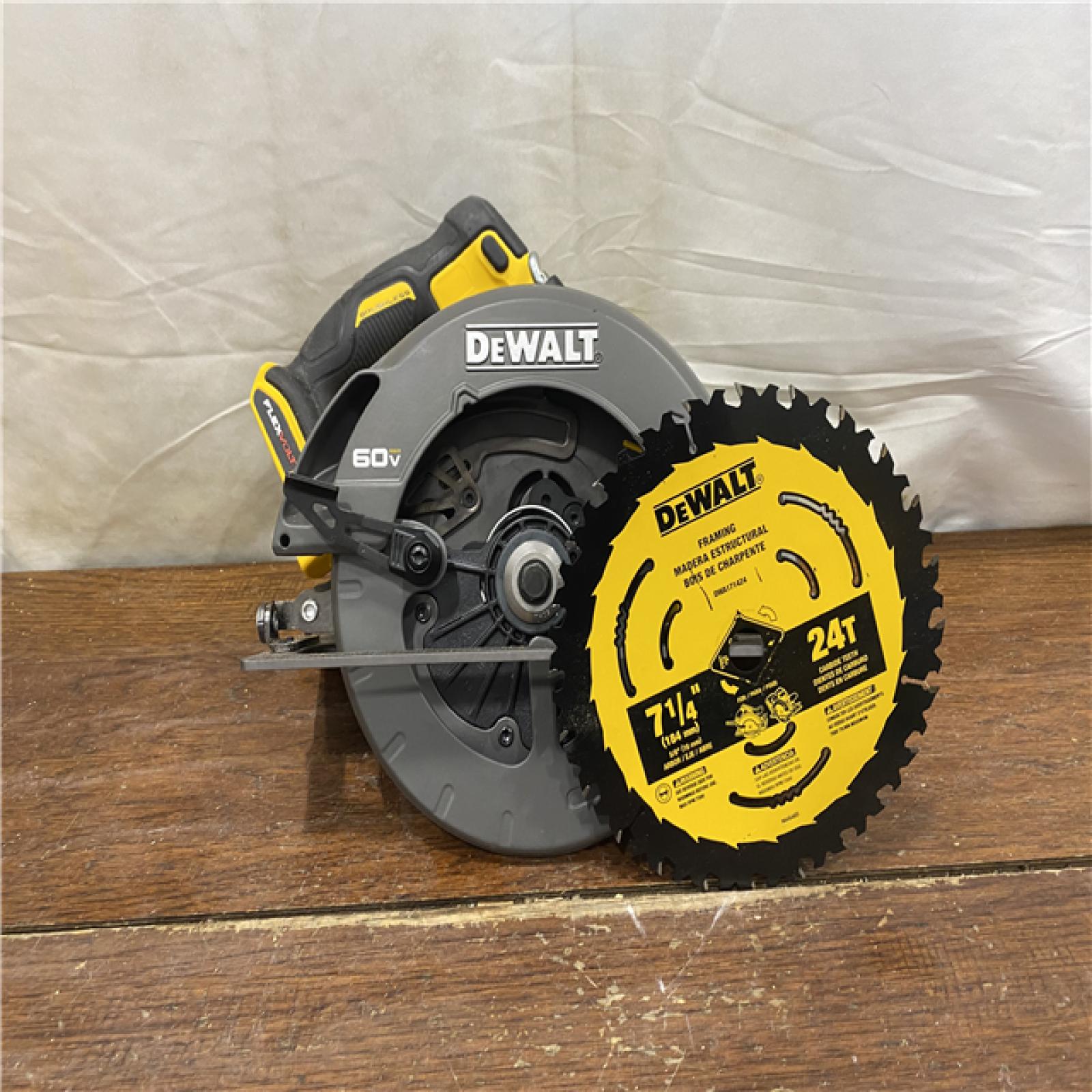 AS-IS DeWALT Flexvolt Max 7-1/4  60V Brushless Circular Saw DCS578B