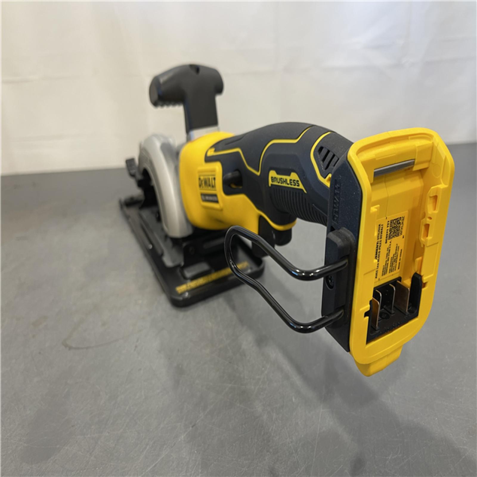 AS-IS - DEWALT ATOMIC 20V MAX Cordless Brushless 4-1/2 in. Circular Saw