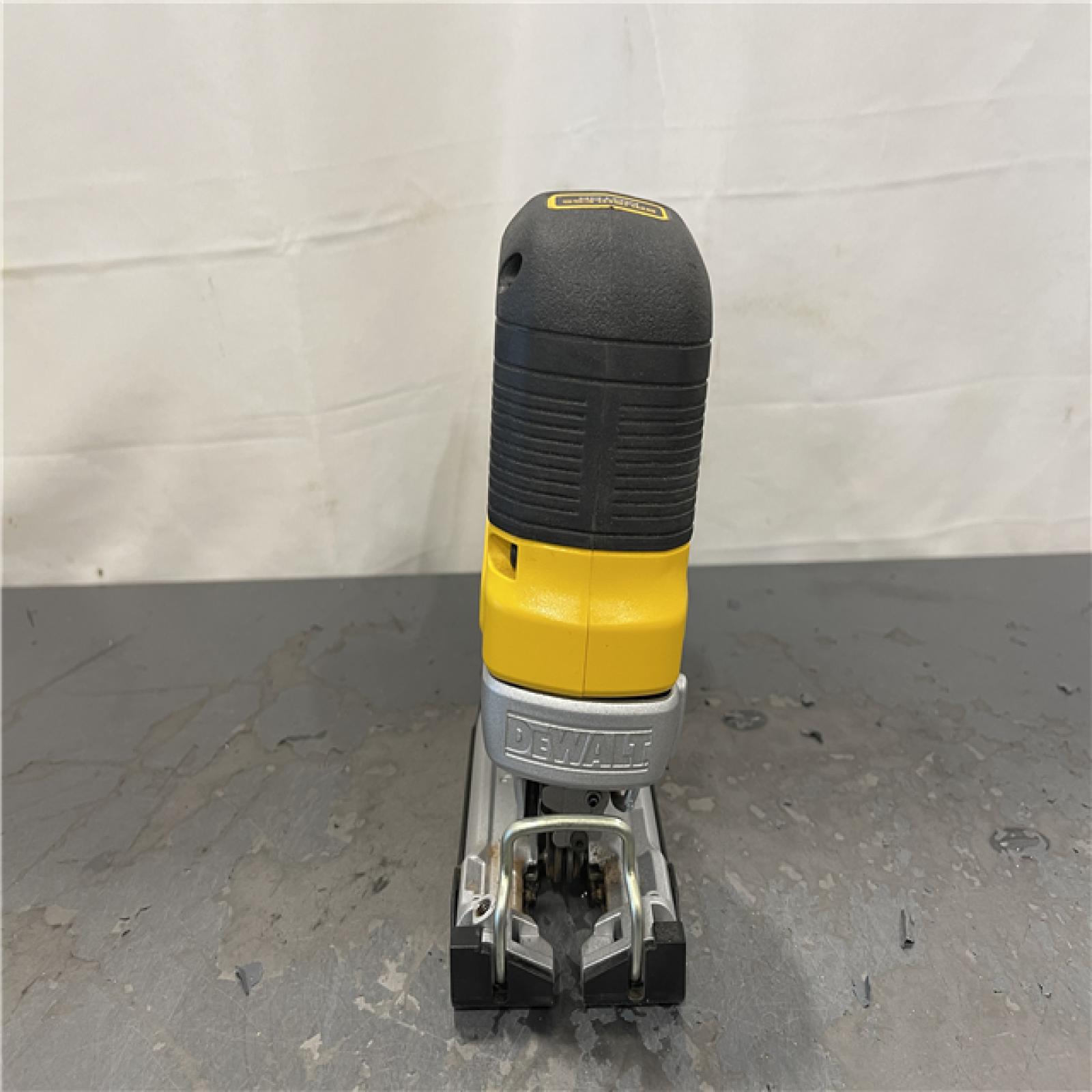 AS-IS- DEWALT 20V MAX XR Cordless Barrel Grip Jigsaw (Tool Only)