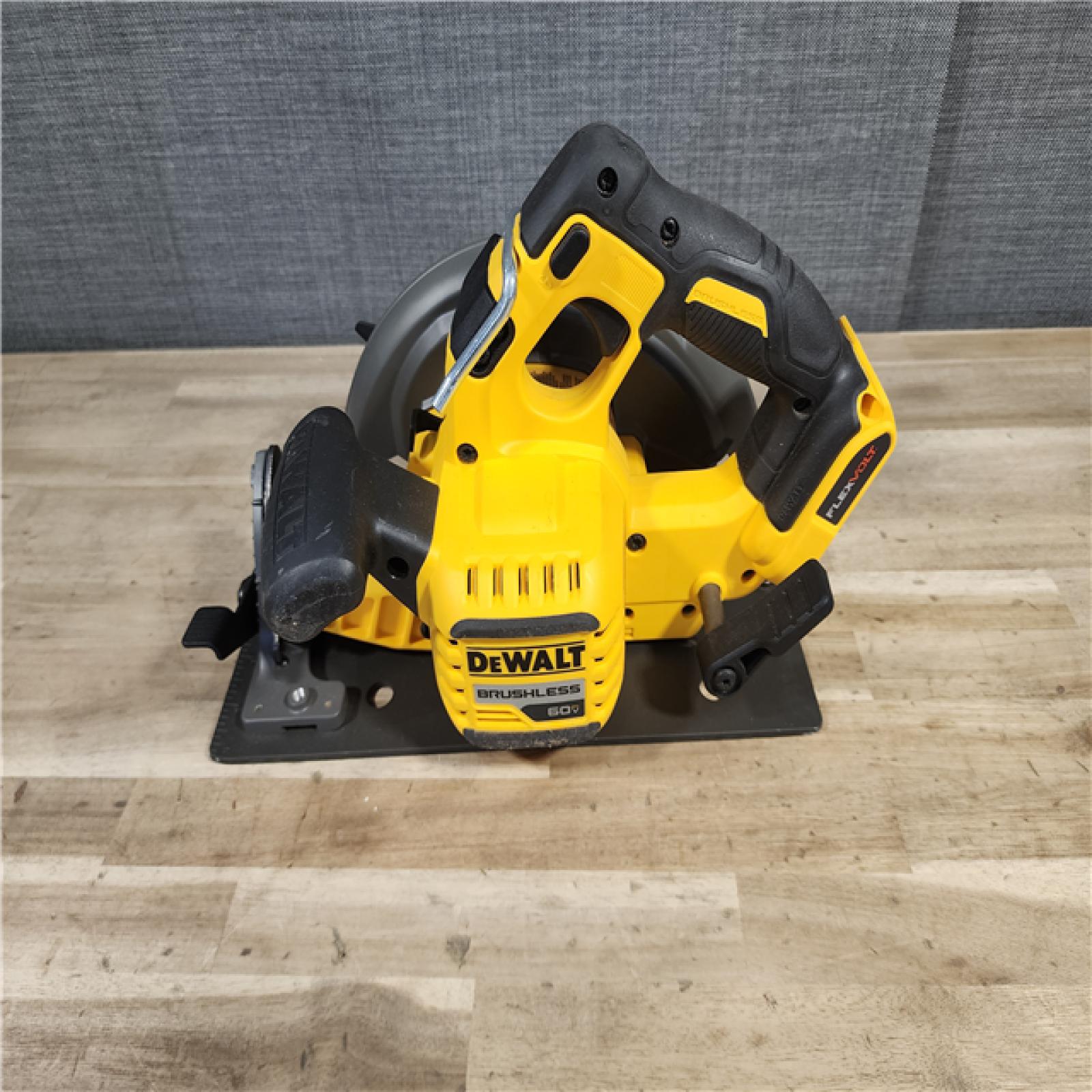 HOUSTON LOCATION - AS-IS DeWALT Flexvolt Max 7-1/4  60V Brushless Circular Saw (Tool Only)