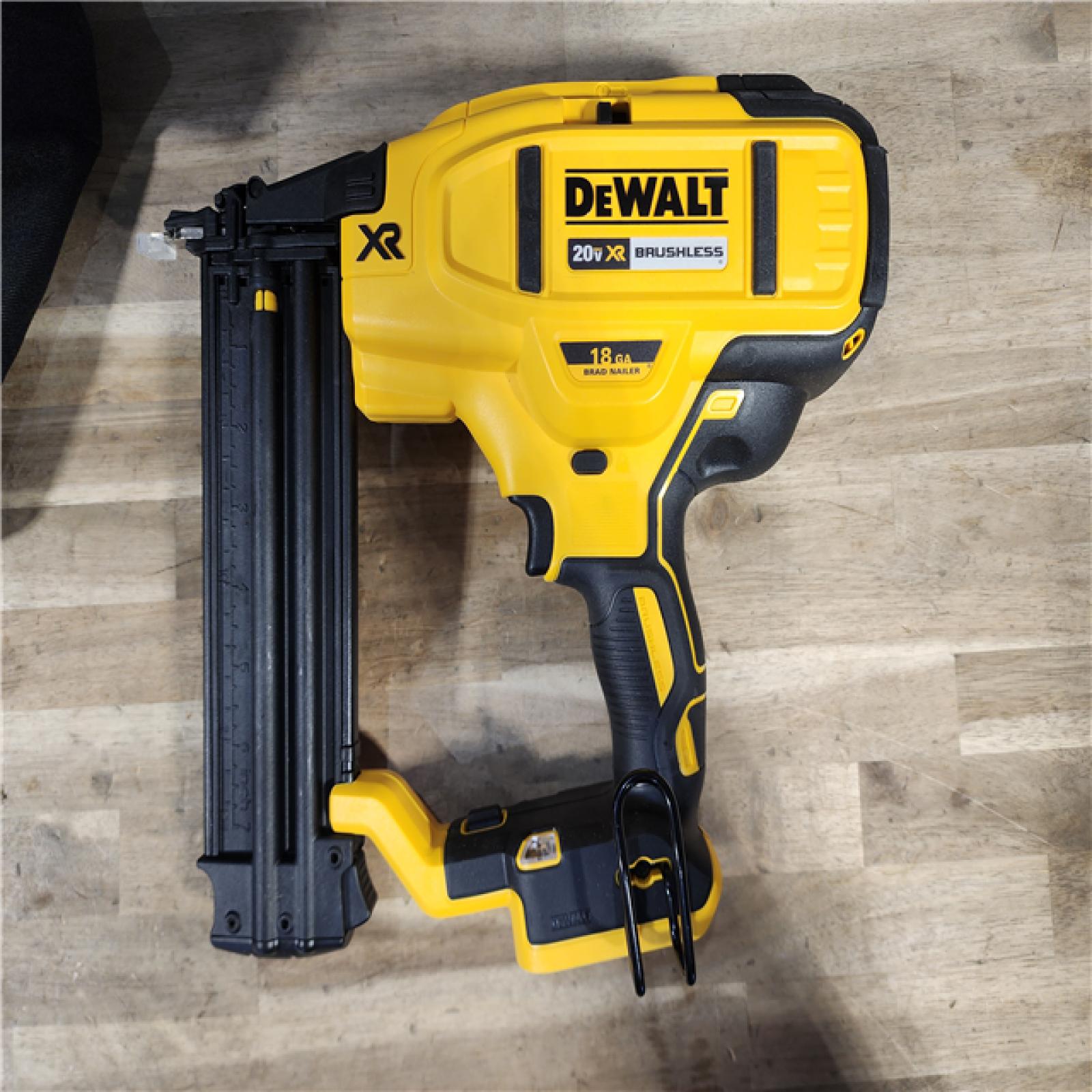 HOUSTON LOCATION - AS-IS DEWALT 20V MAX XR 18 Gauge Brad Nailer Kit