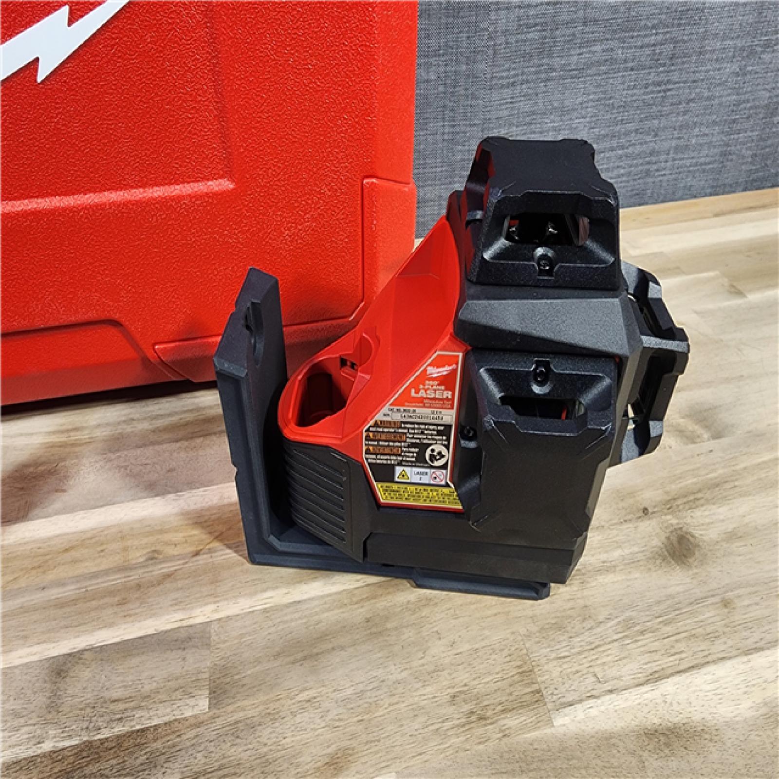 HOUSTON LOCATION - AS-IS (APPEARS LIKE NEW) Milwaukee-3632-21 M12 Green Beam Laser 360Â° 3-Plane Kit