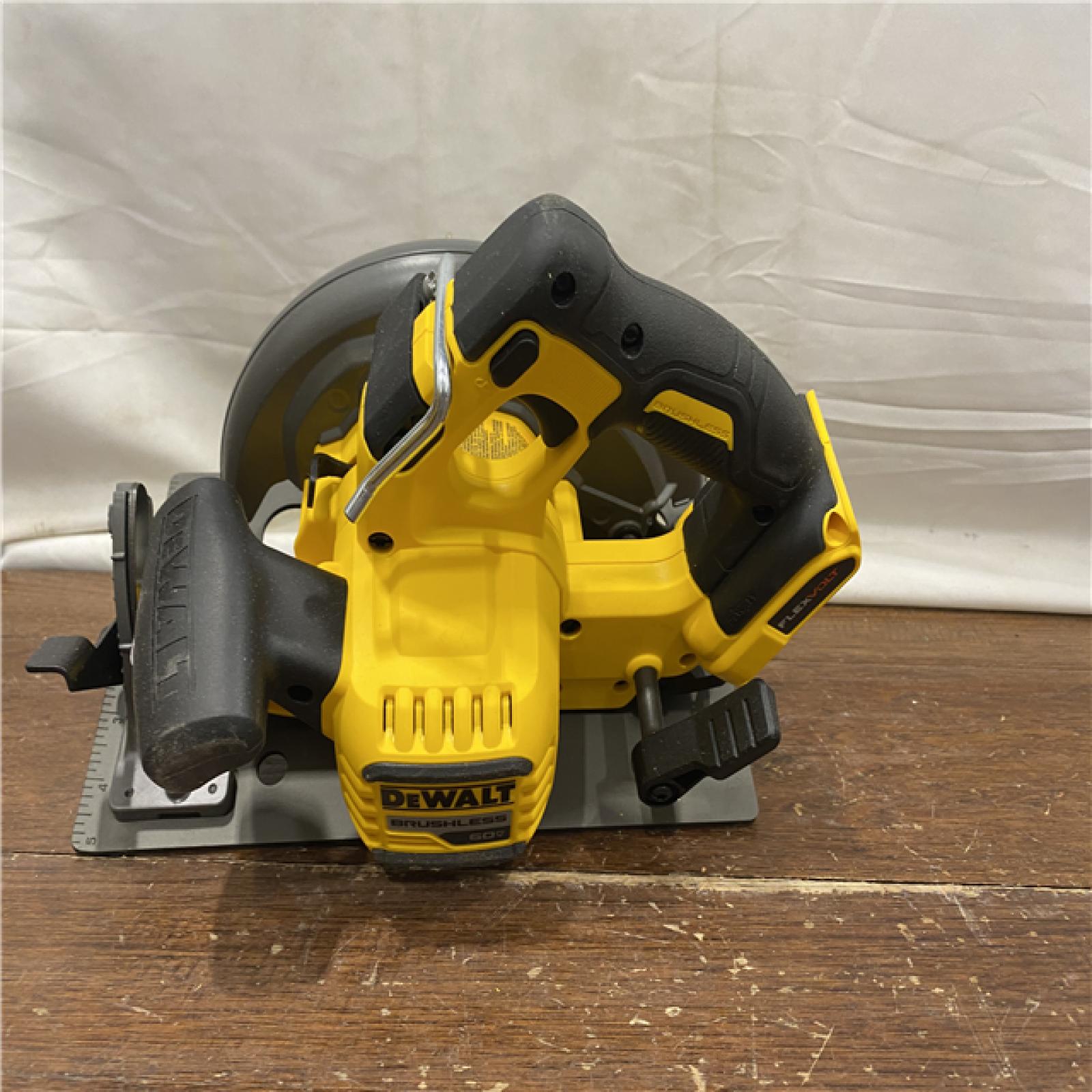 AS-IS DeWALT Flexvolt Max 7-1/4  60V Brushless Circular Saw DCS578B