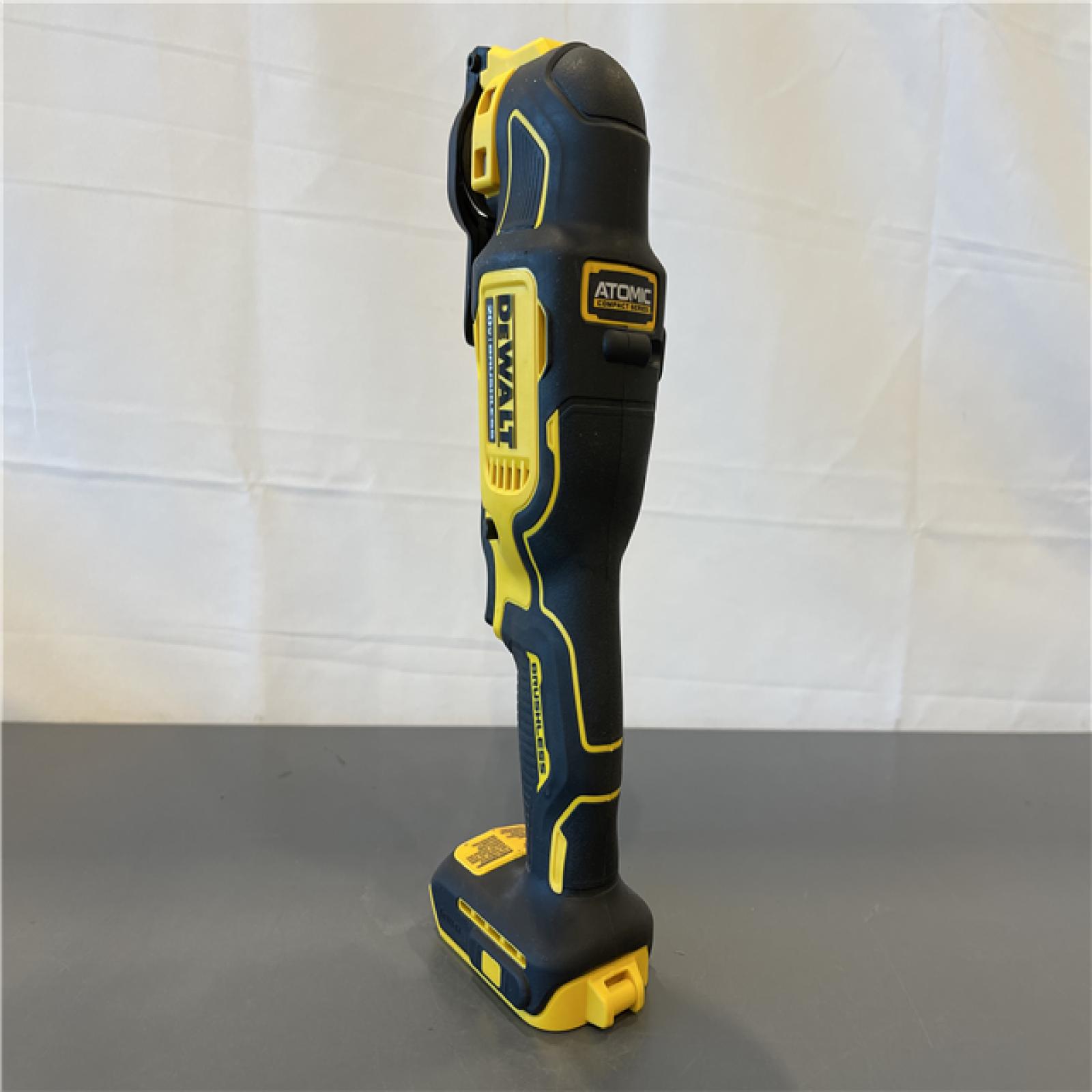 Like New! - DEWALT ATOMIC 20V MAX Cordless Brushless Oscillating Multi Tool (Tool Only)