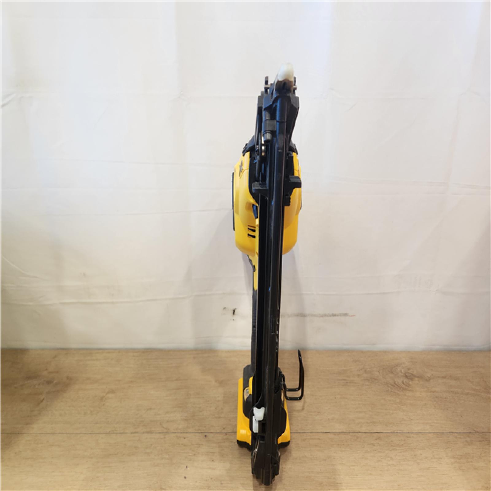 AS-IS- DEWALT 20V MAX XR 15 Ga. Cordless 34 Deg Nailer 20 V
