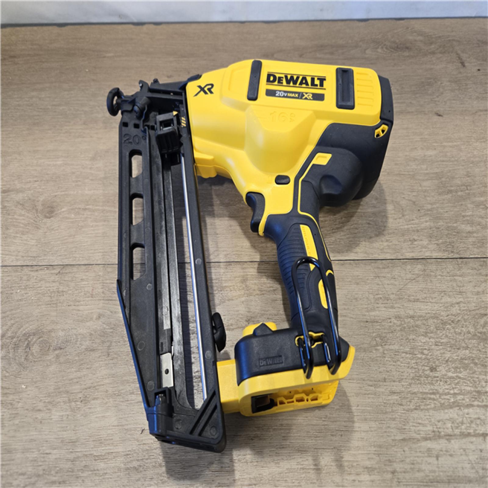 AS-IS DEWALT 20V MAX XR 16-Gauge Electric Cordless Angled Finishing Nailer Kit