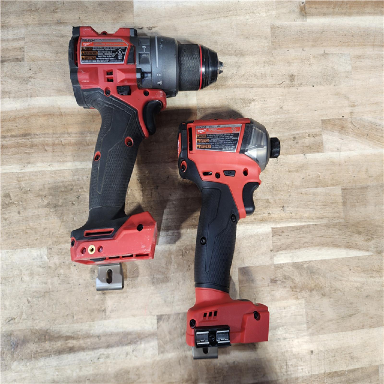 HOUSTON LOCATION - AS-IS MILWAUKEE 2 TOOL COMBO KIT W/ (2) BATTERY & CHARGER