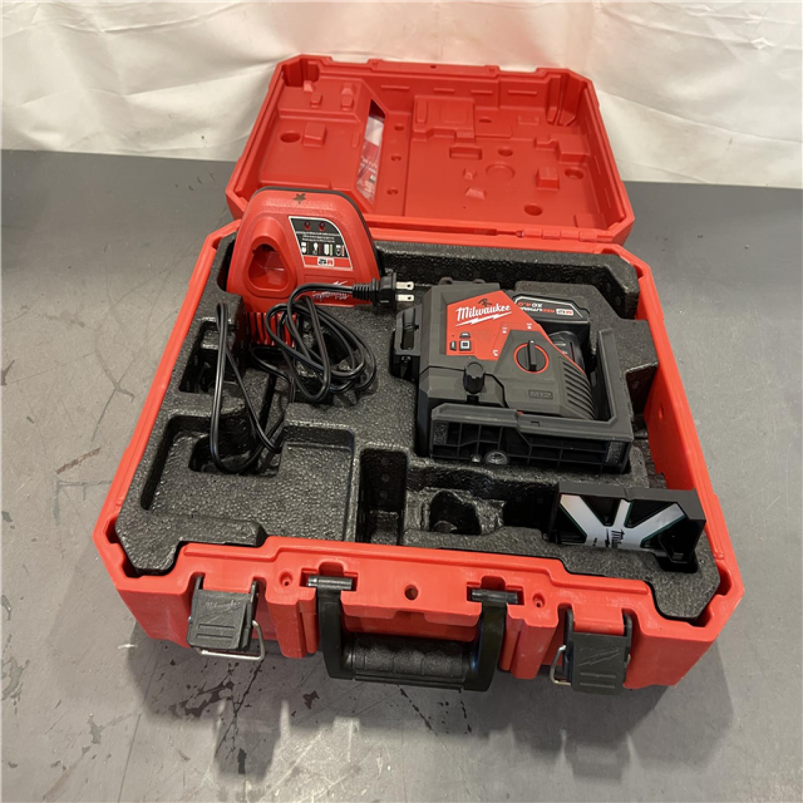 AS-IS - Milwaukee M12 12-Volt Lithium-Ion Cordless Green 250 ft. 3-Plane Laser Level Kit