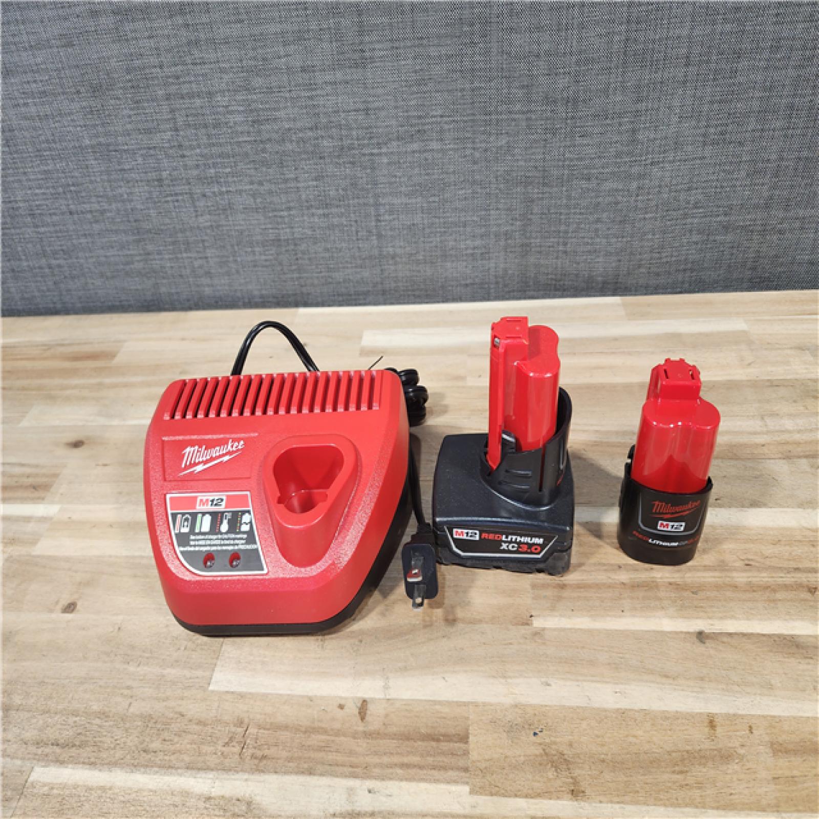 HOUSTON LOCATION - AS-IS MILWAUKEE 2 TOOL COMBO KIT W/ (2) BATTERY & CHARGER