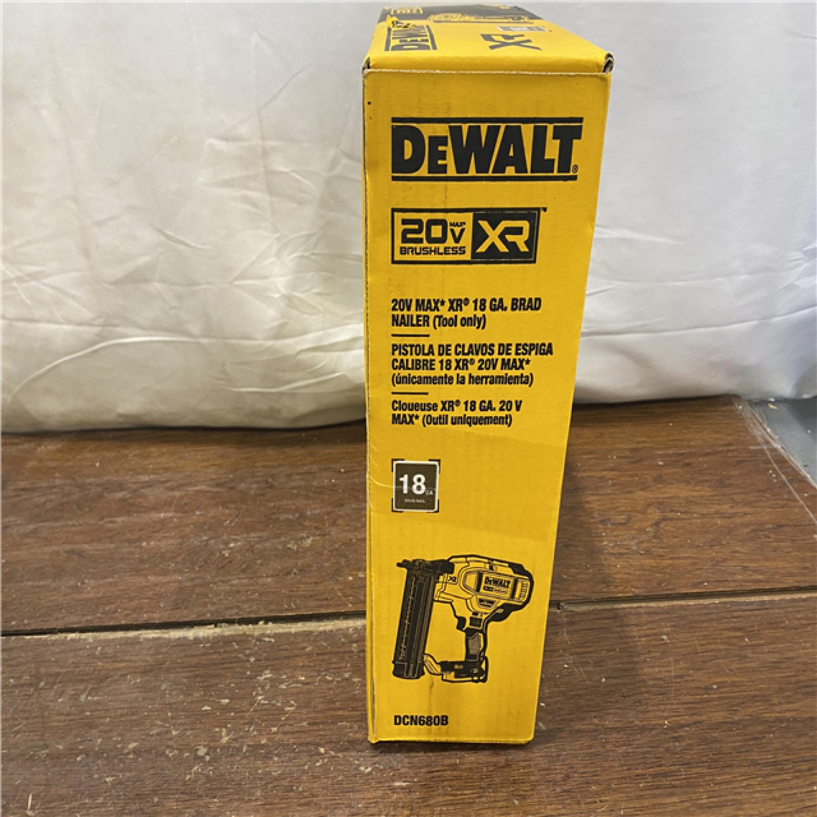 NEW DeWalt 20V MAX XR Lithium-Ion Electric Cordless 18-Gauge Brad Nailer (Tool Only)